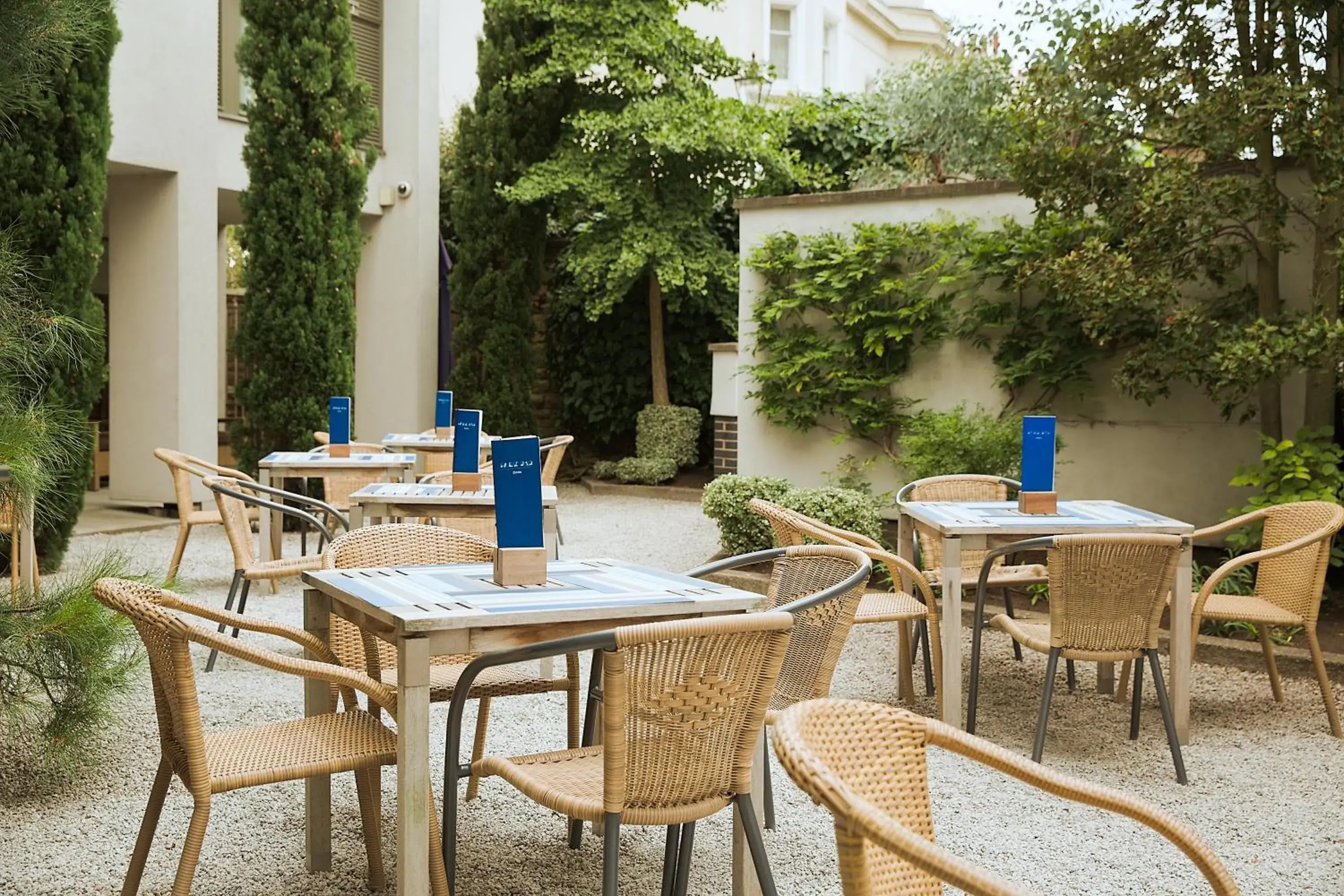 Restaurant/places to eat in Hart's Hotel Restaurant/places to eat in Hart's Hotel