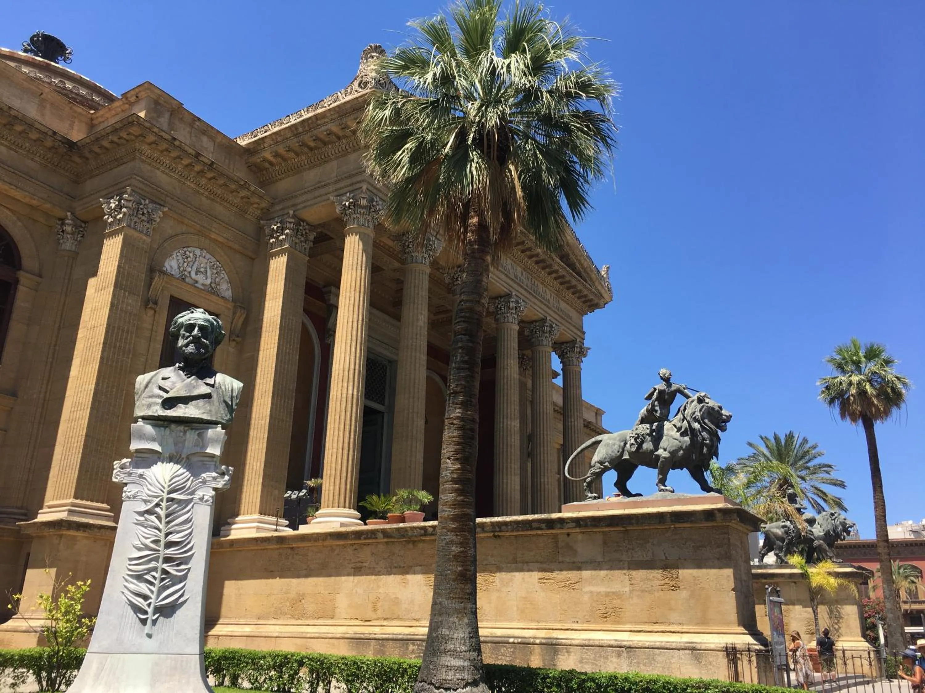 Nearby landmark in YooRoom