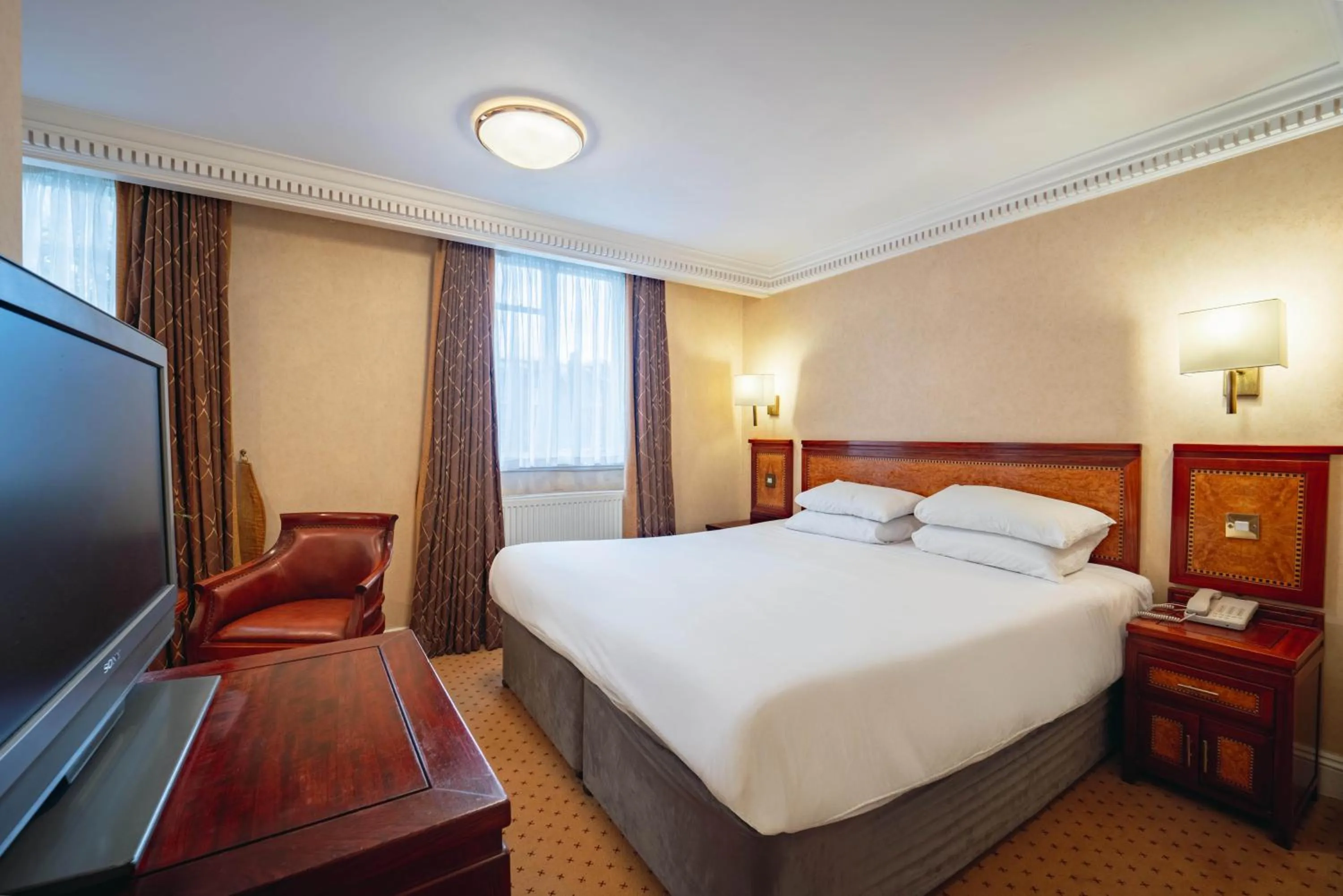 Bedroom, Bed in Grange Clarendon Hotel