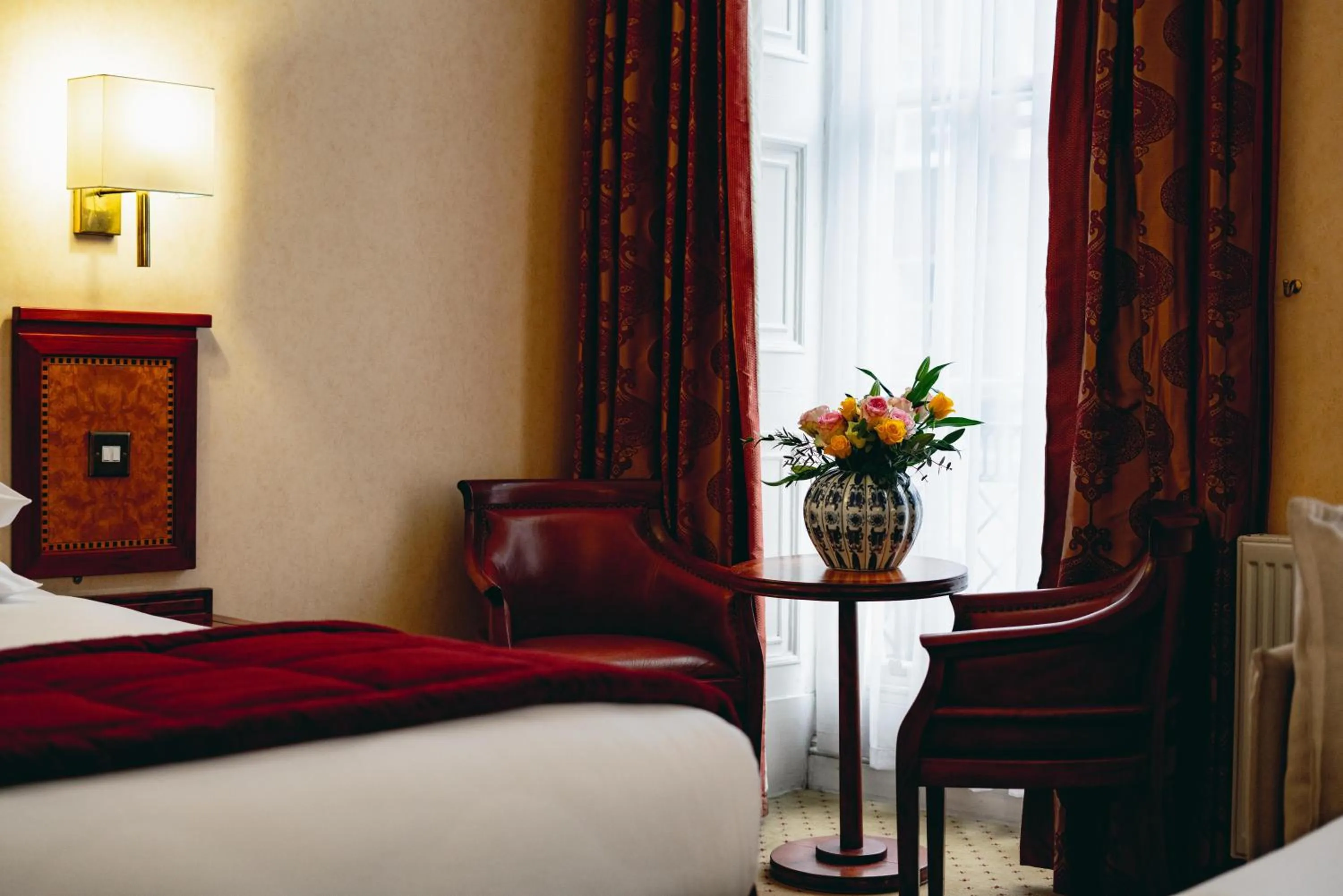 Seating area, Bed in Grange Clarendon Hotel