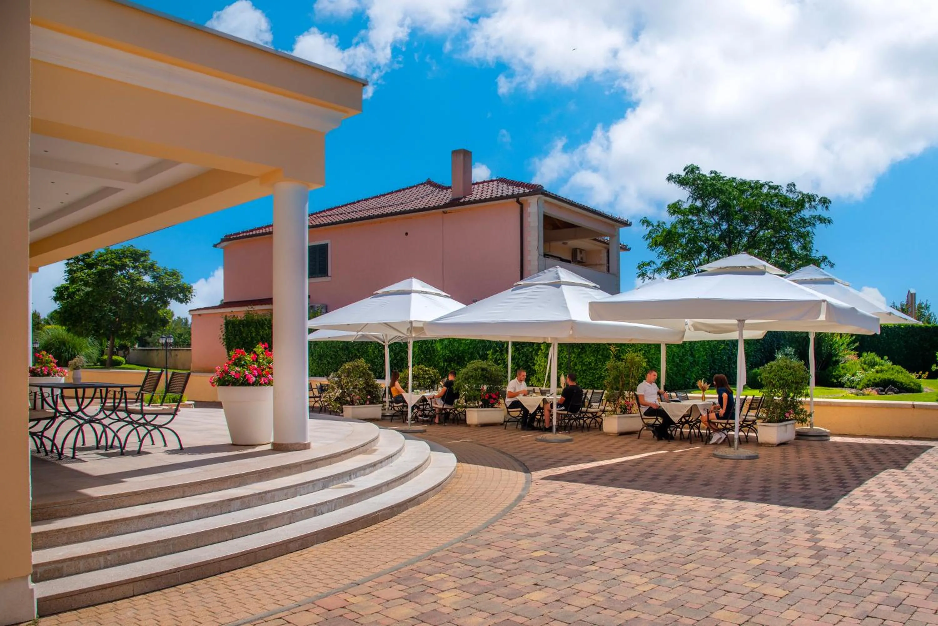 Guest Accommodation Atrium Gulin