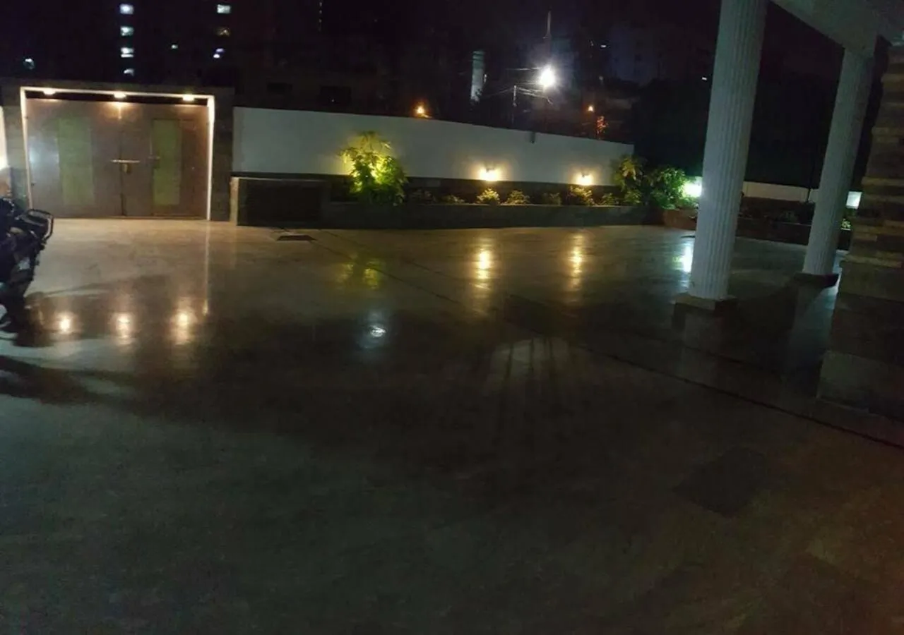 Property building in Motel Royal Fantasy