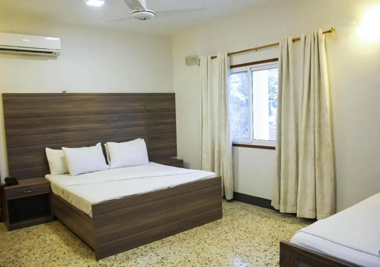Bedroom, Bed in Motel Royal Fantasy