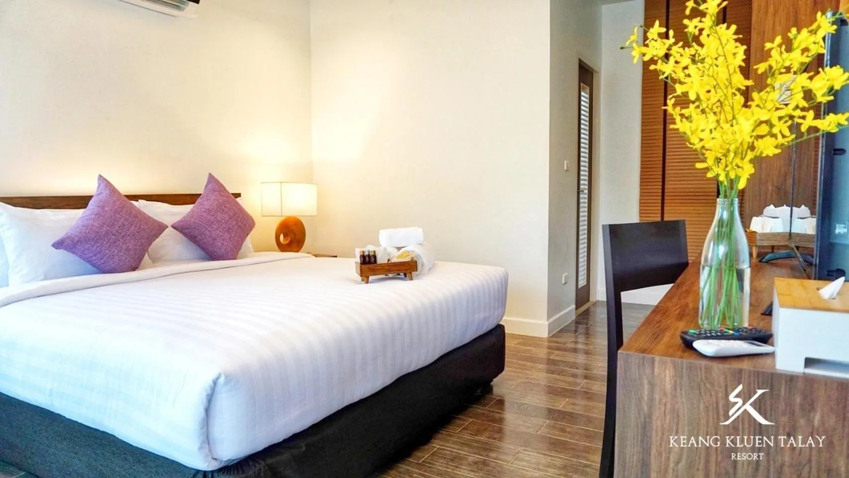 Bed in Keang Kluen Talay Resort