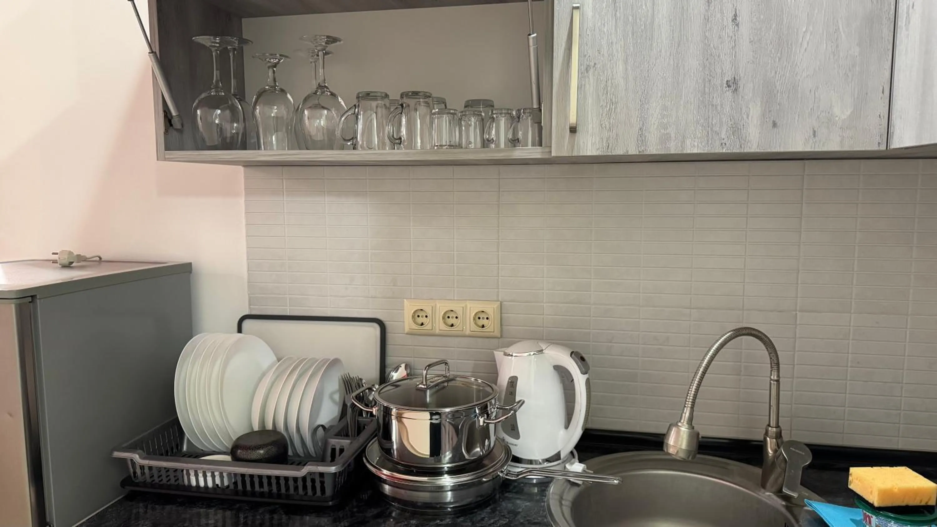 Coffee/tea facilities in Nakashidze's Apartments