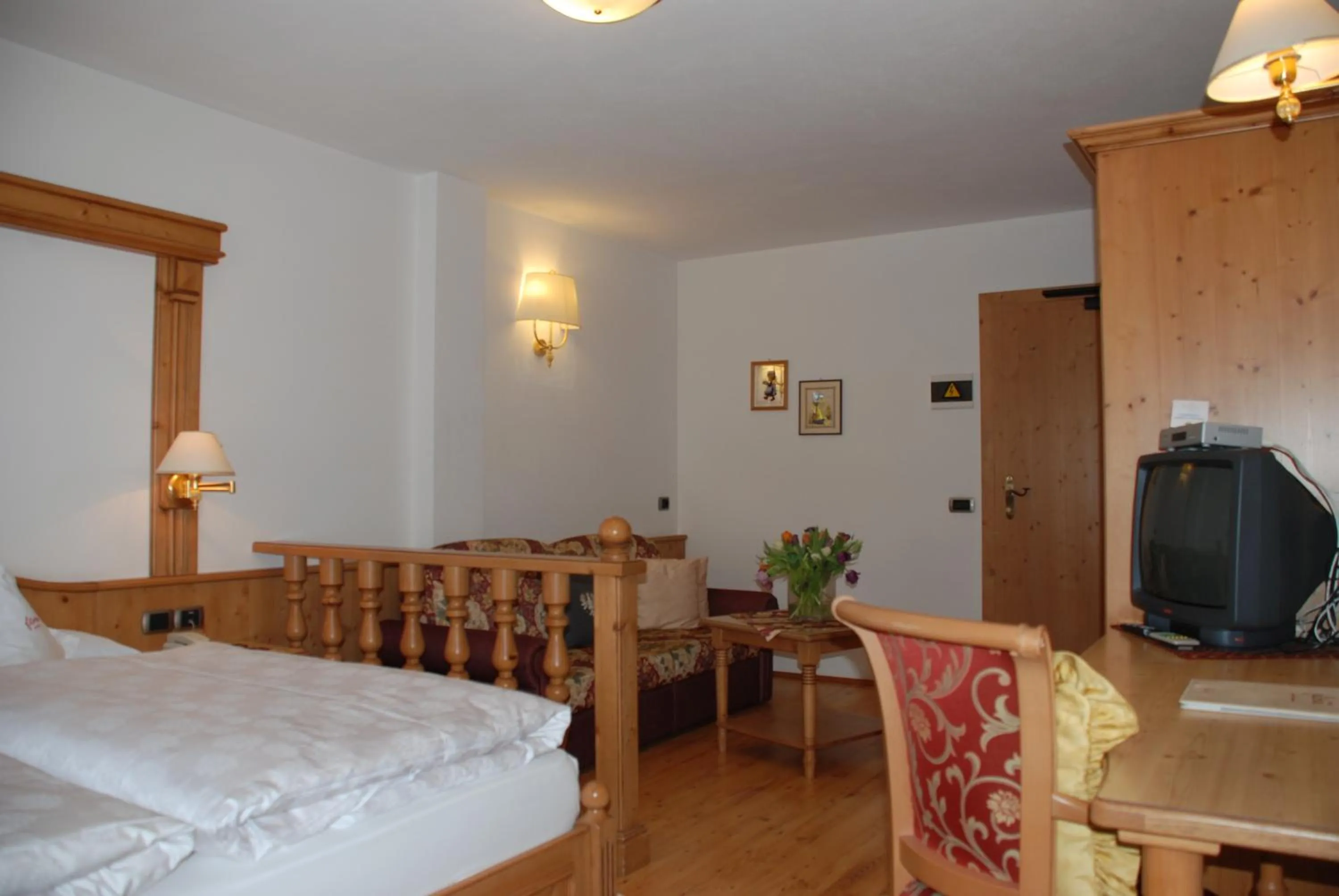 Photo of the whole room, Bed in Hotel Flora