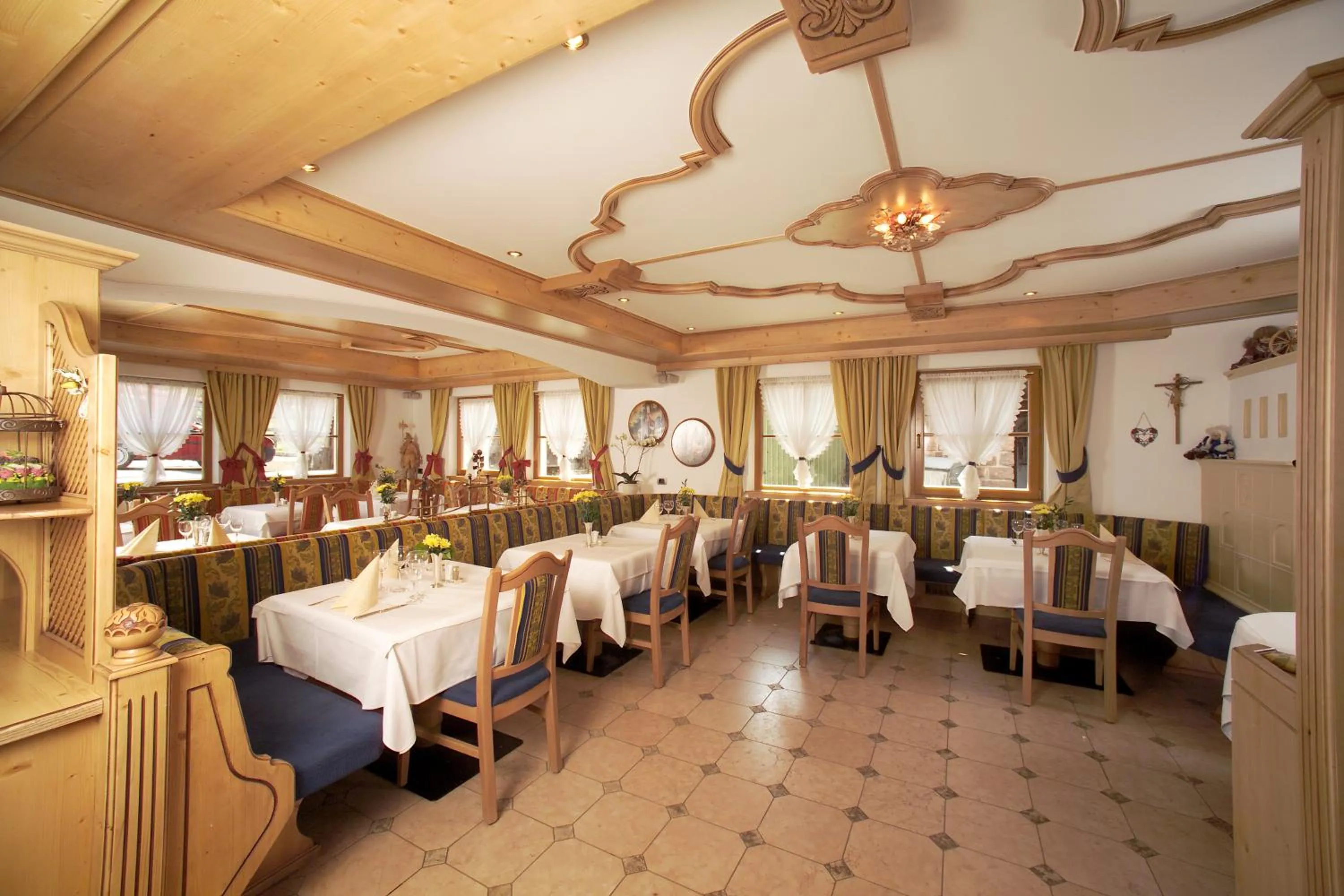 Restaurant/places to eat in Hotel Flora