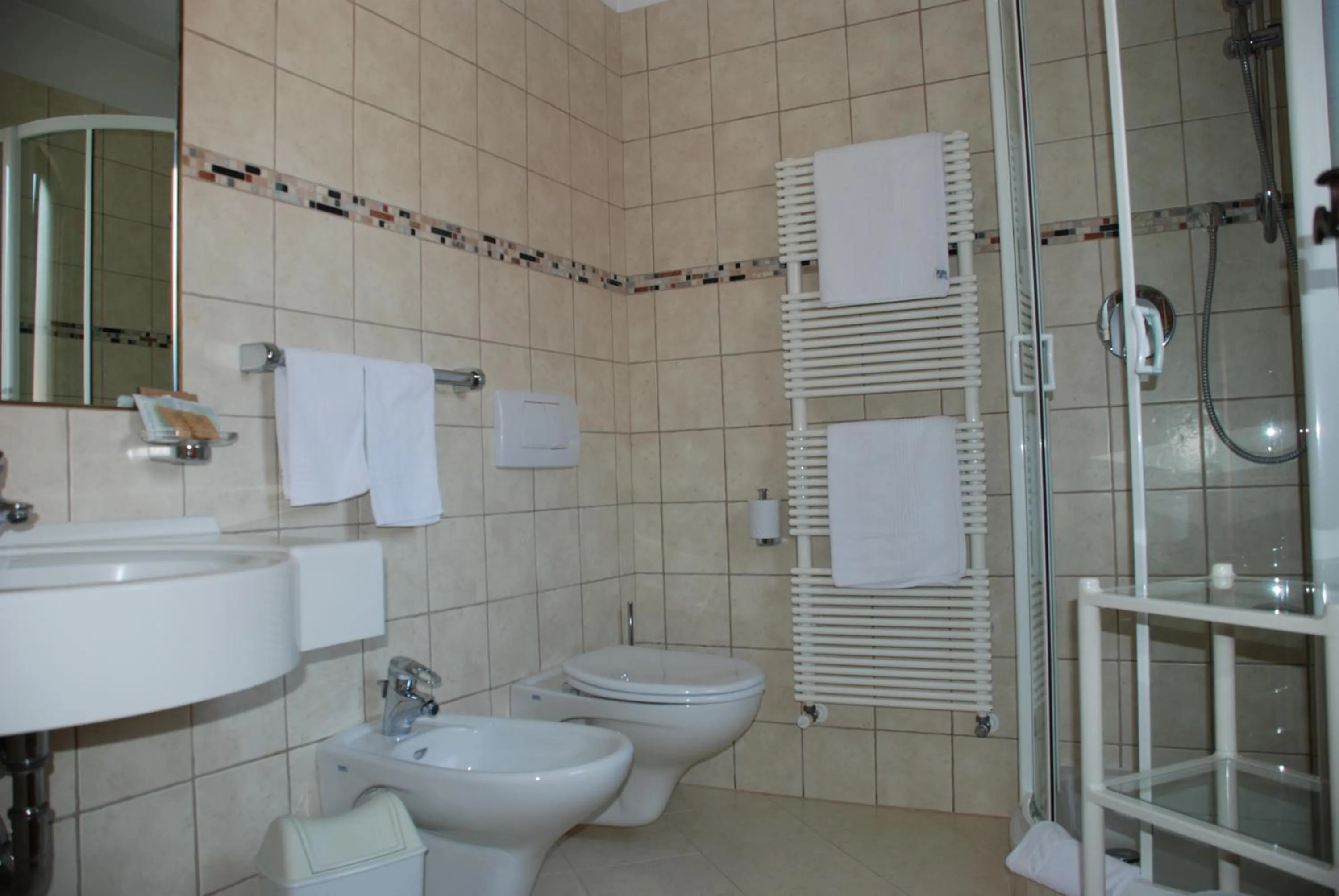 Bathroom in Hotel Flora