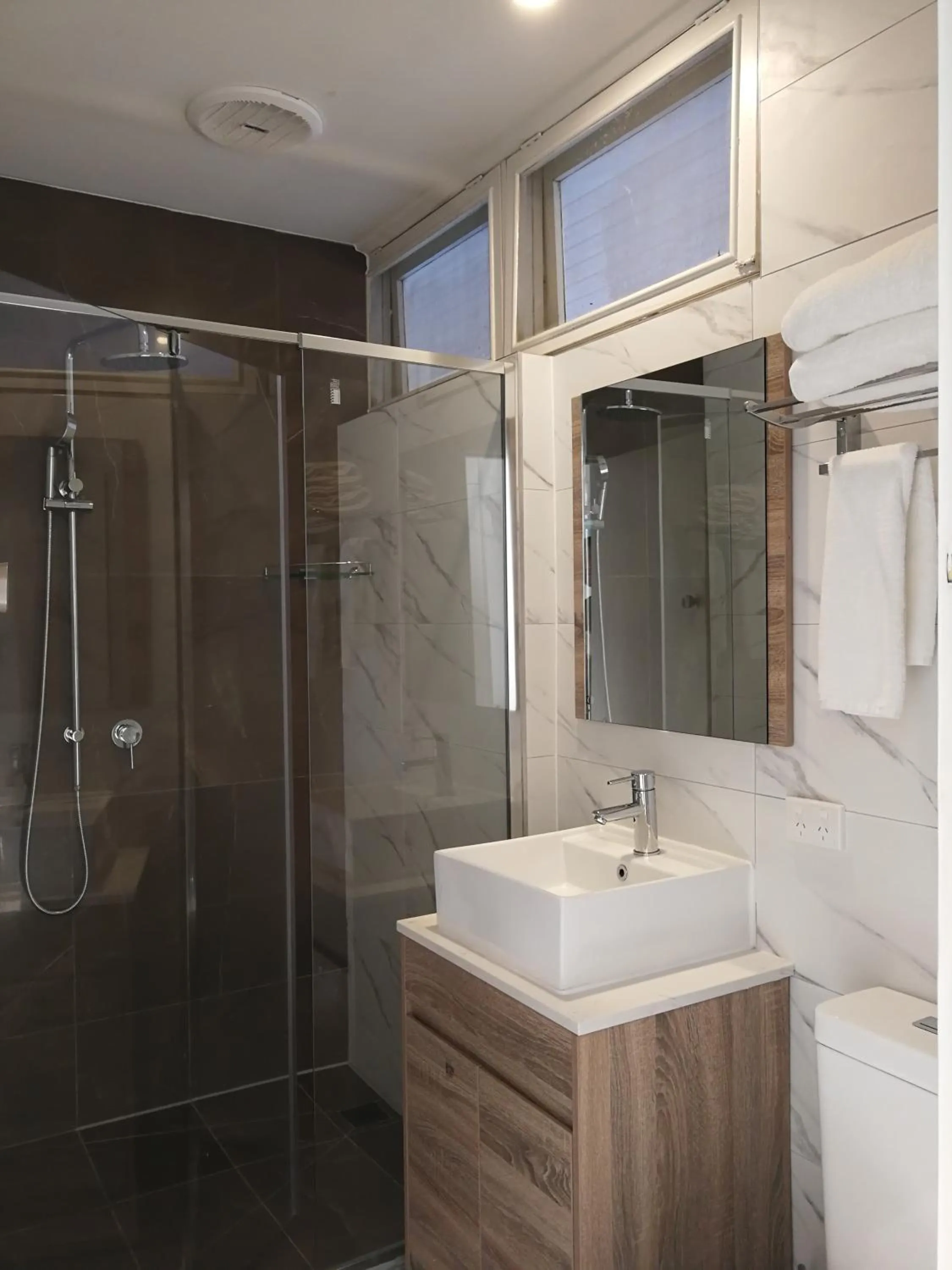 Bathroom in The Wurruk Motel