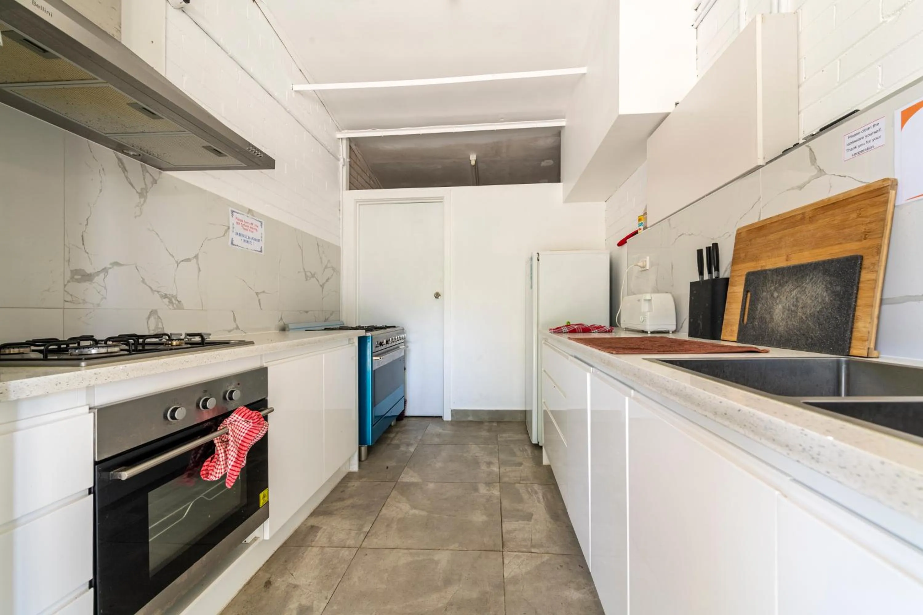 Kitchen or kitchenette in The Wurruk Motel