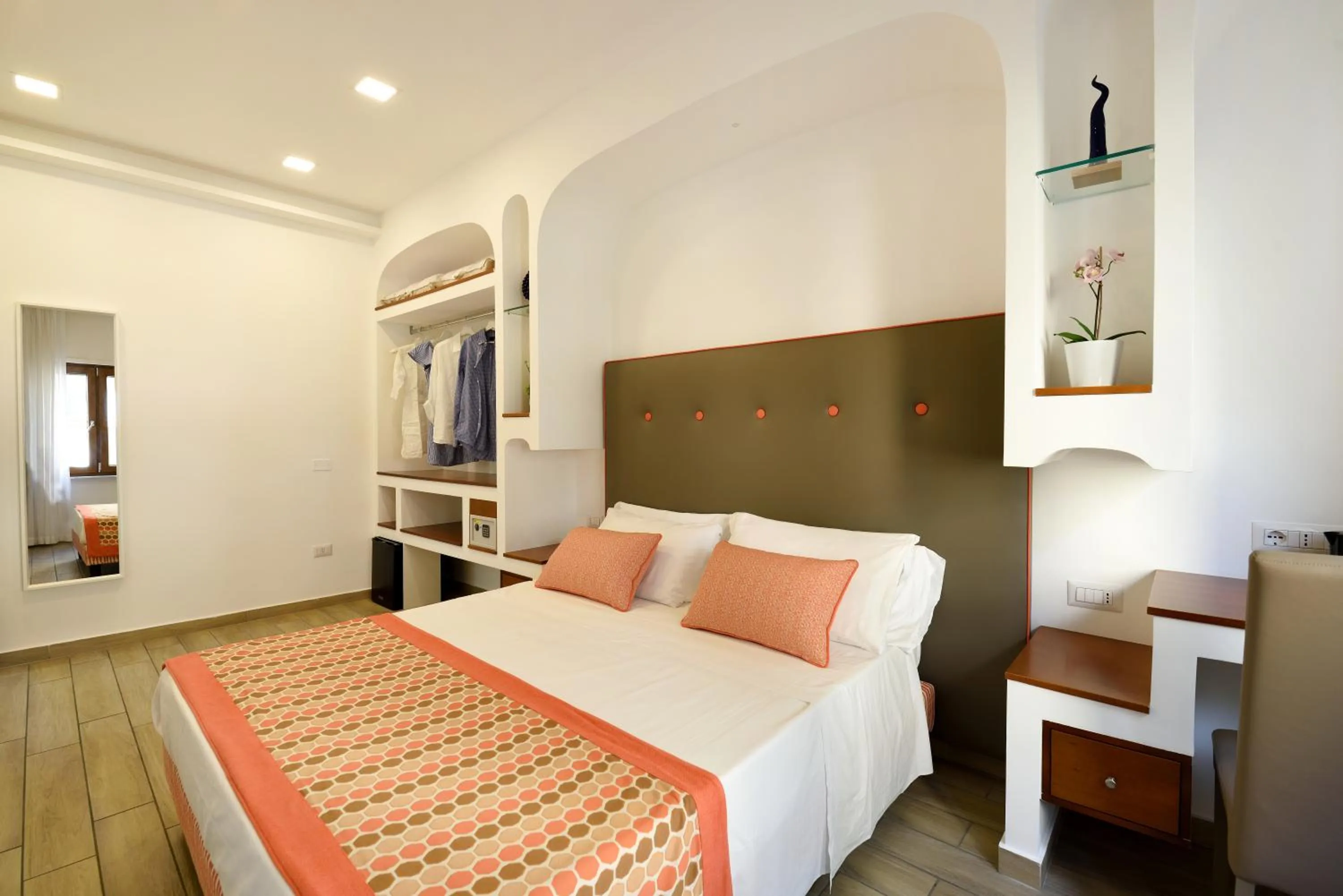 Photo of the whole room, Bed in Sorrento Rooms