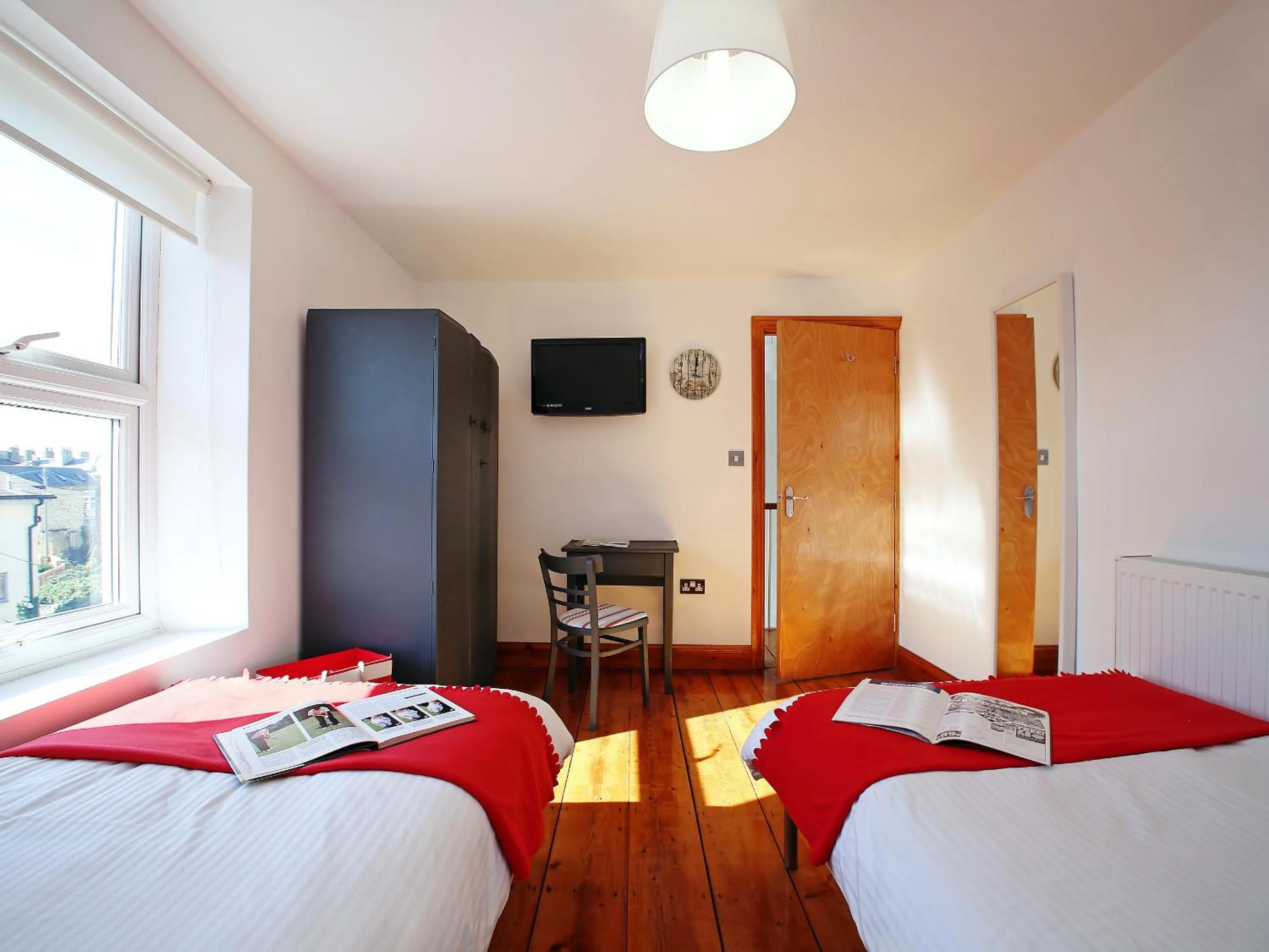 Property building, Bed in Dreamers View