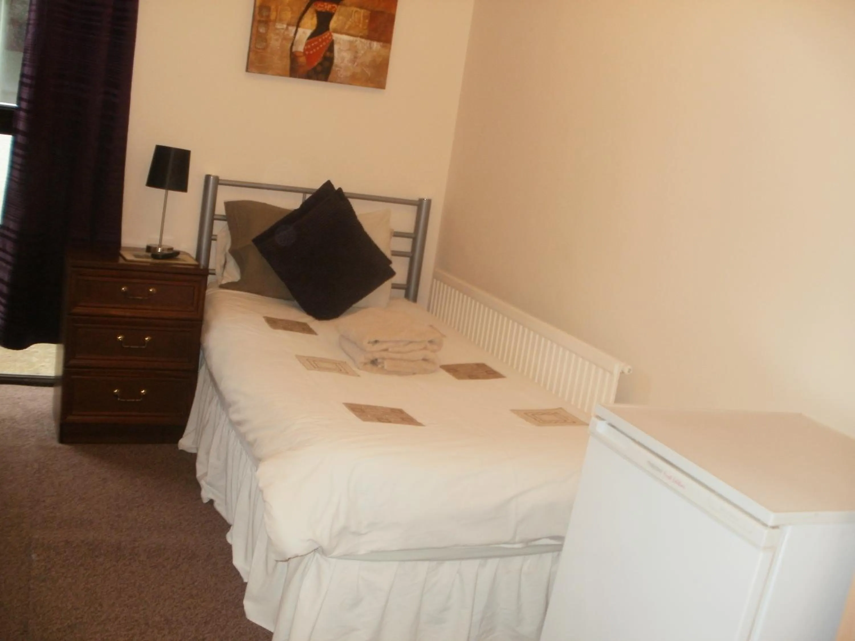 Bed in London Heathrow Guesthouse