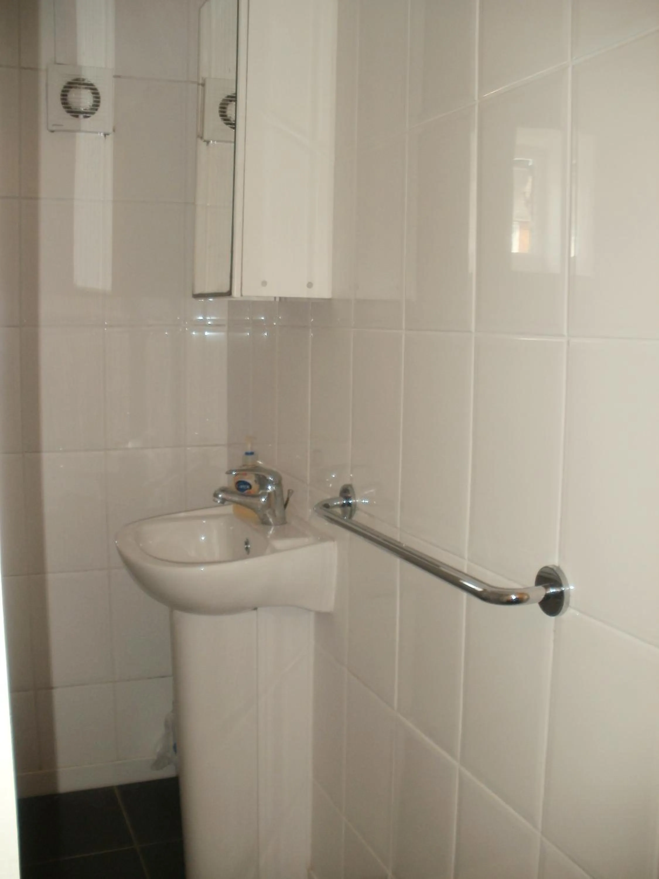 Bathroom in London Heathrow Guesthouse