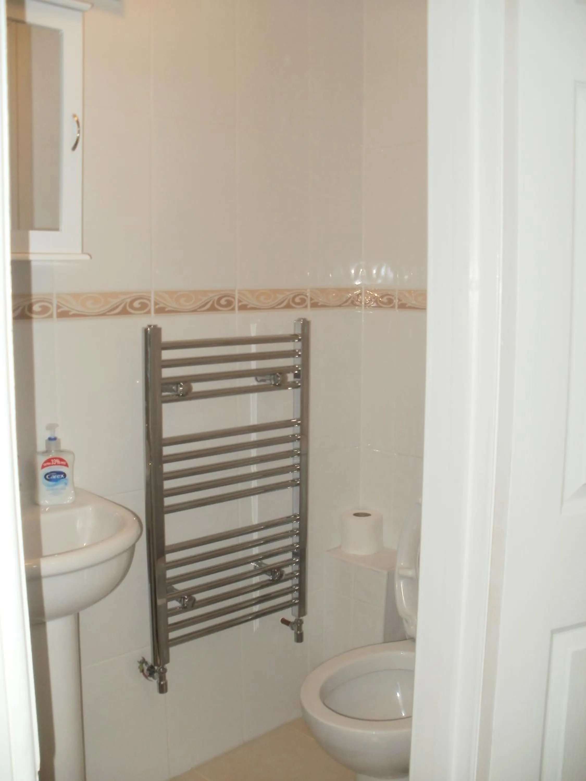 Bathroom in London Heathrow Guesthouse