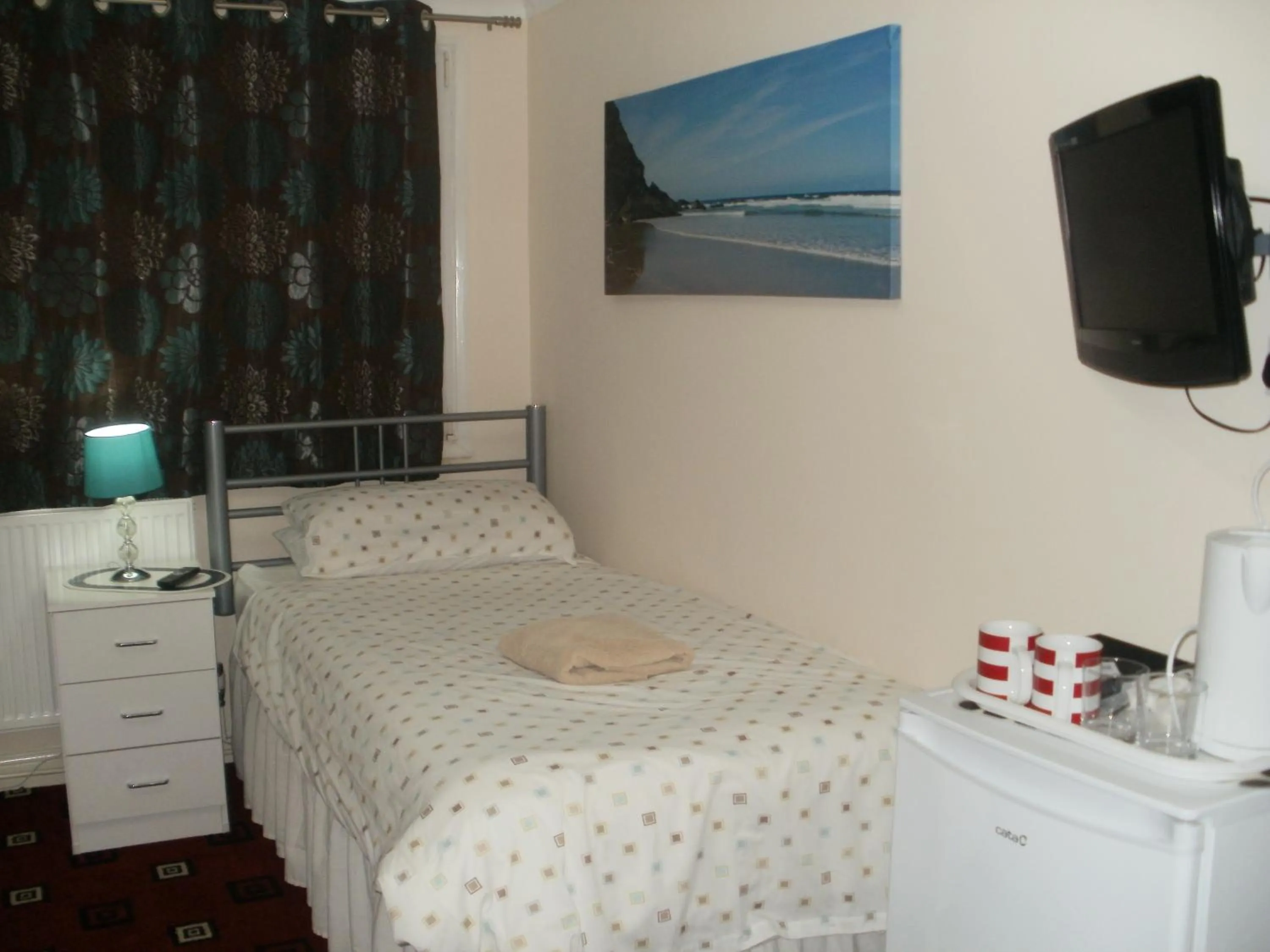 Bed in London Heathrow Guesthouse