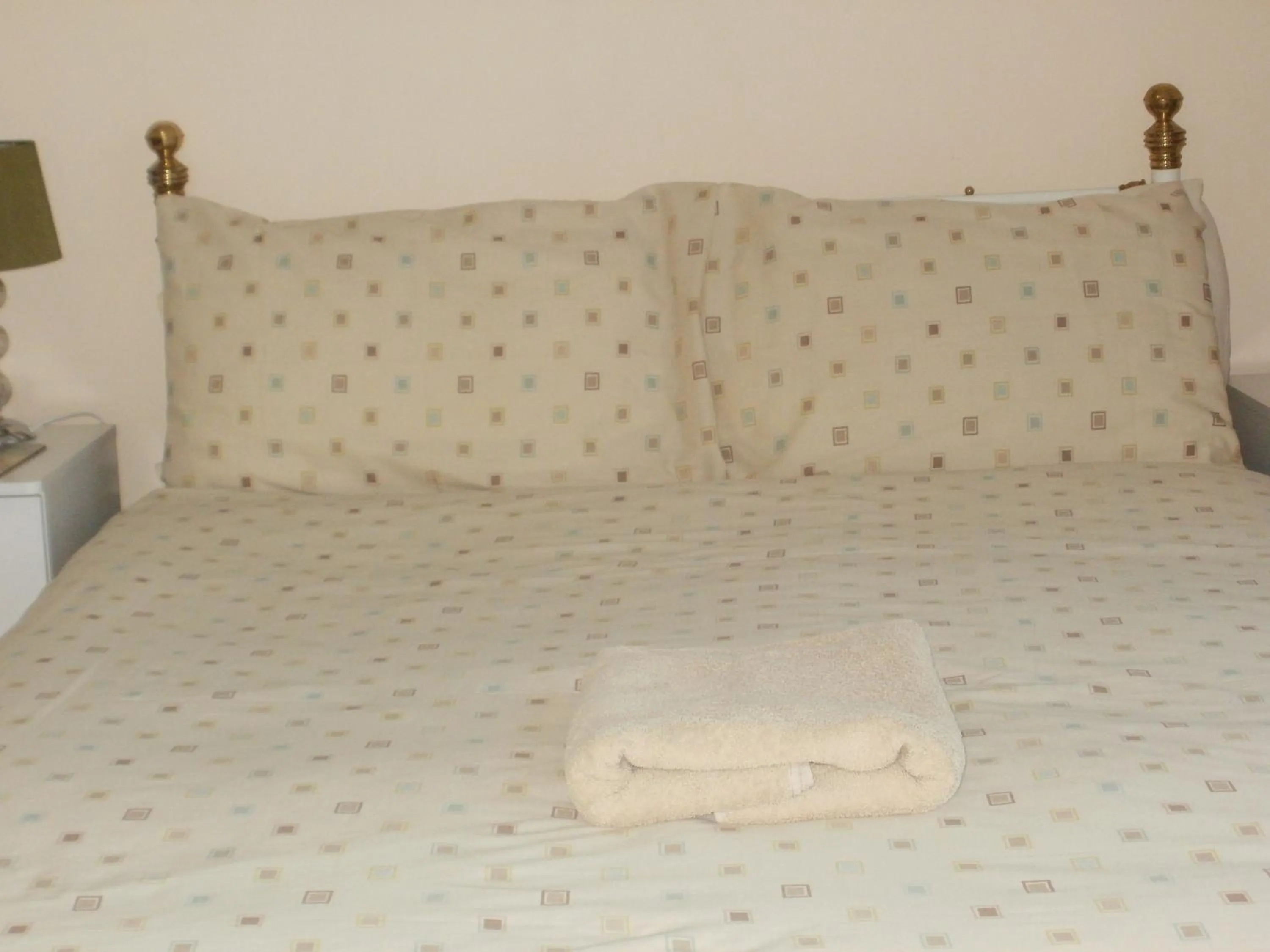 Decorative detail, Bed in London Heathrow Guesthouse