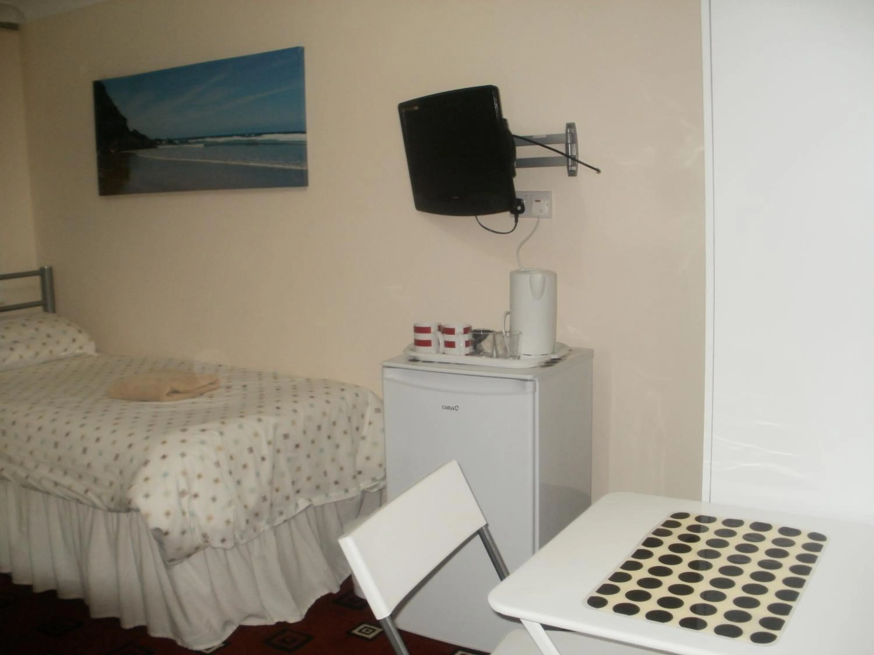 Decorative detail, Bed in London Heathrow Guesthouse