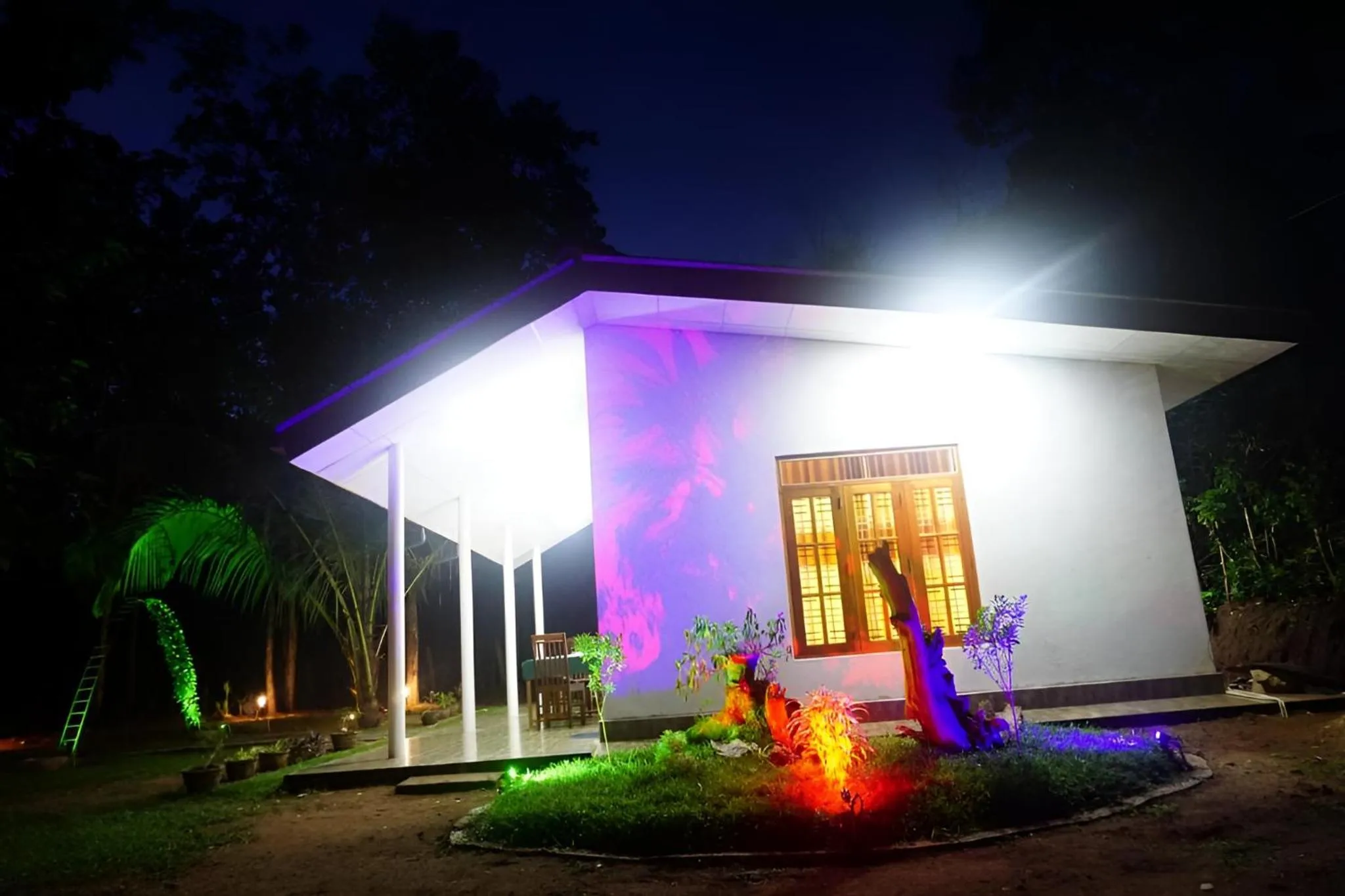 Night in Little Ele Safari Lodge