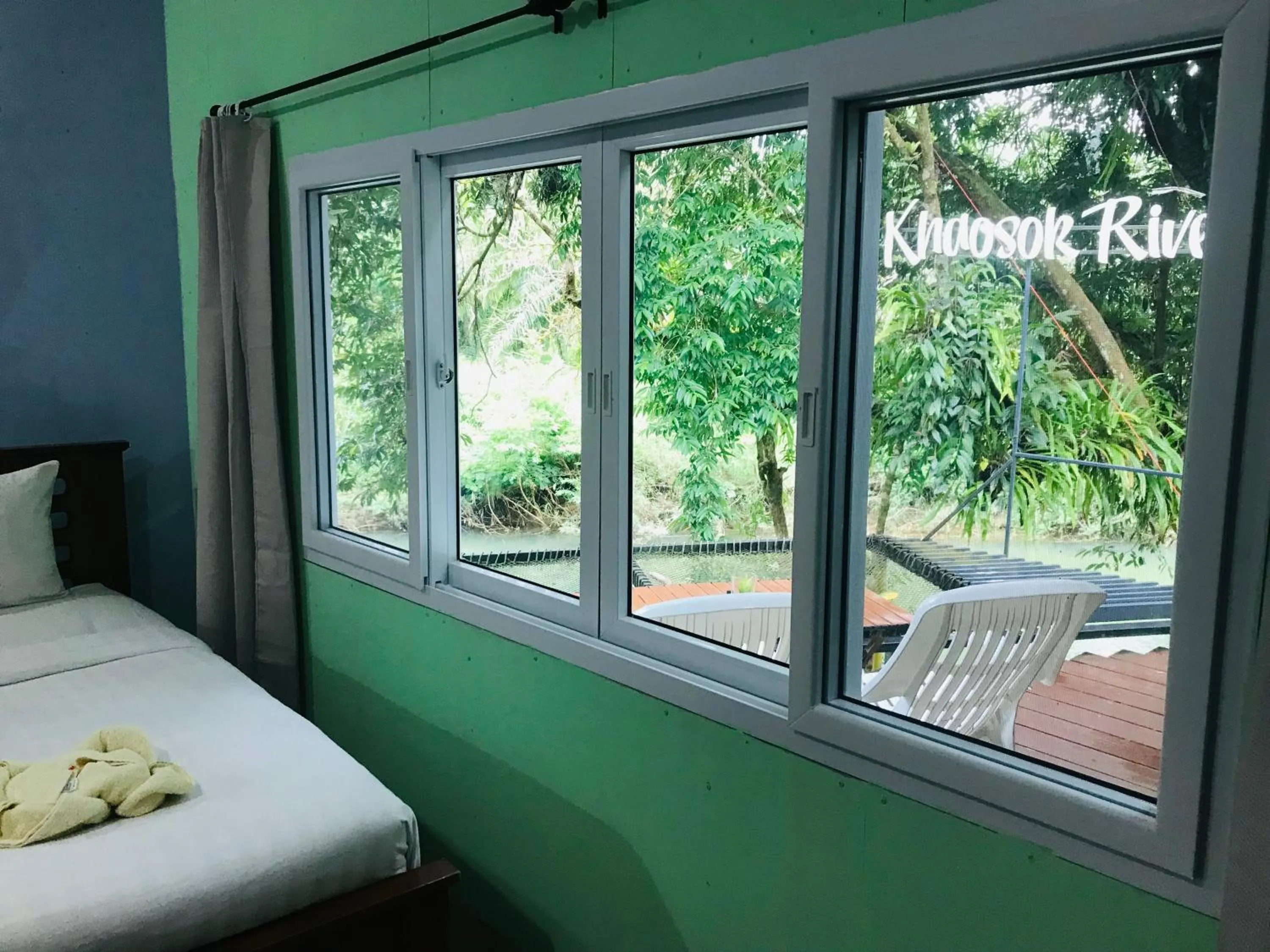 Bed in Khaosok River Camp