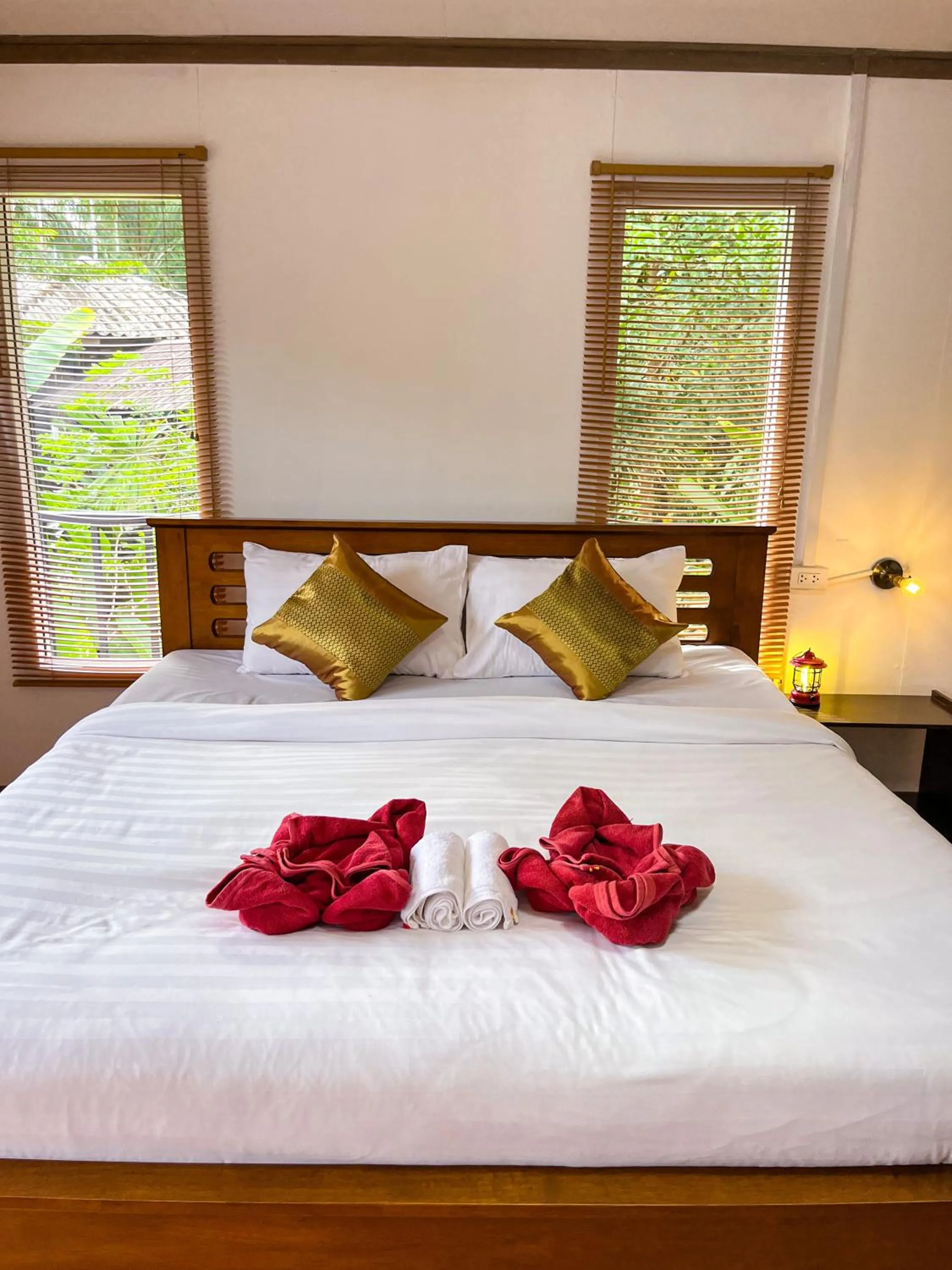 Bed in Khaosok River Camp