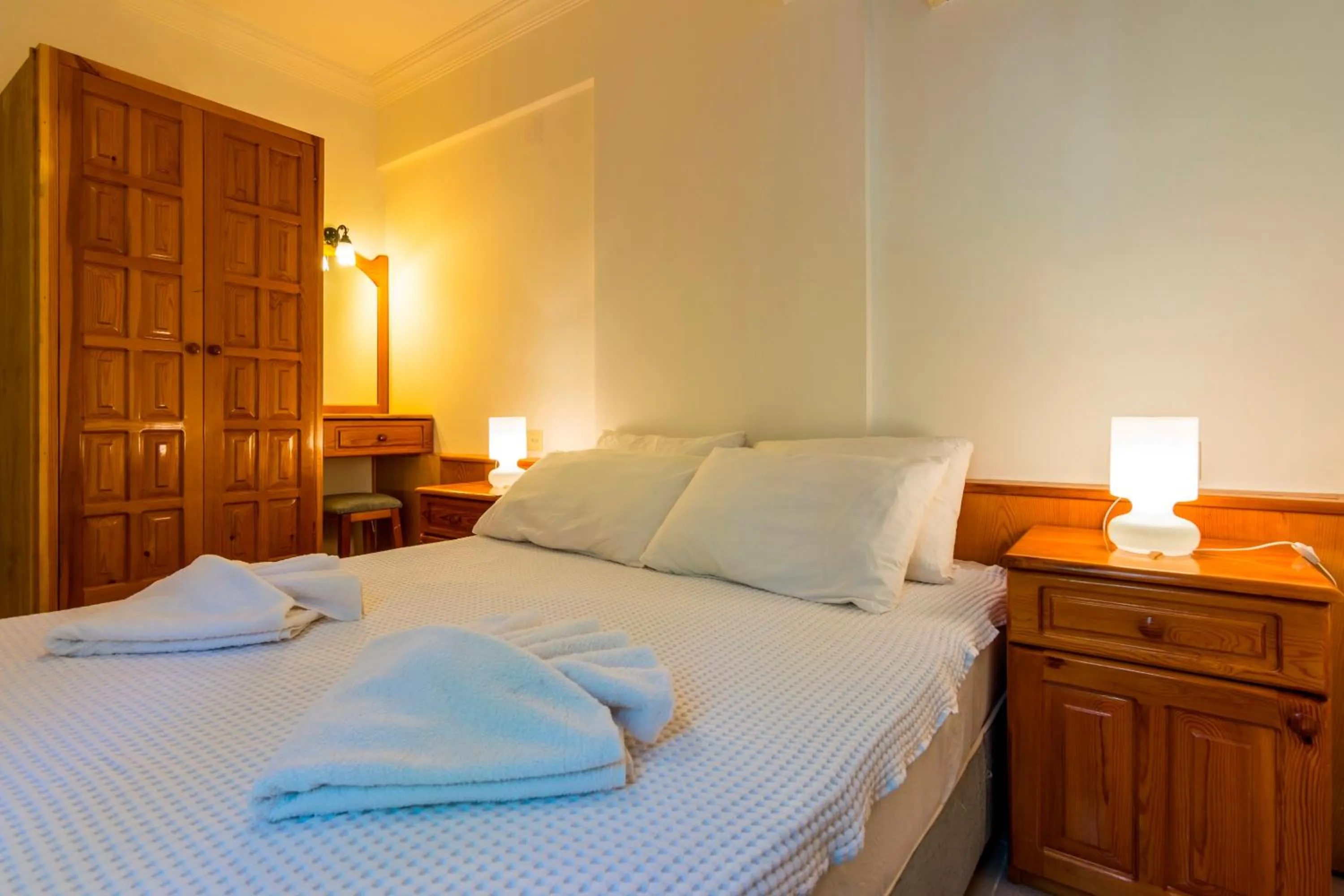 Bedroom, Bed in Calypso Cozy Suites