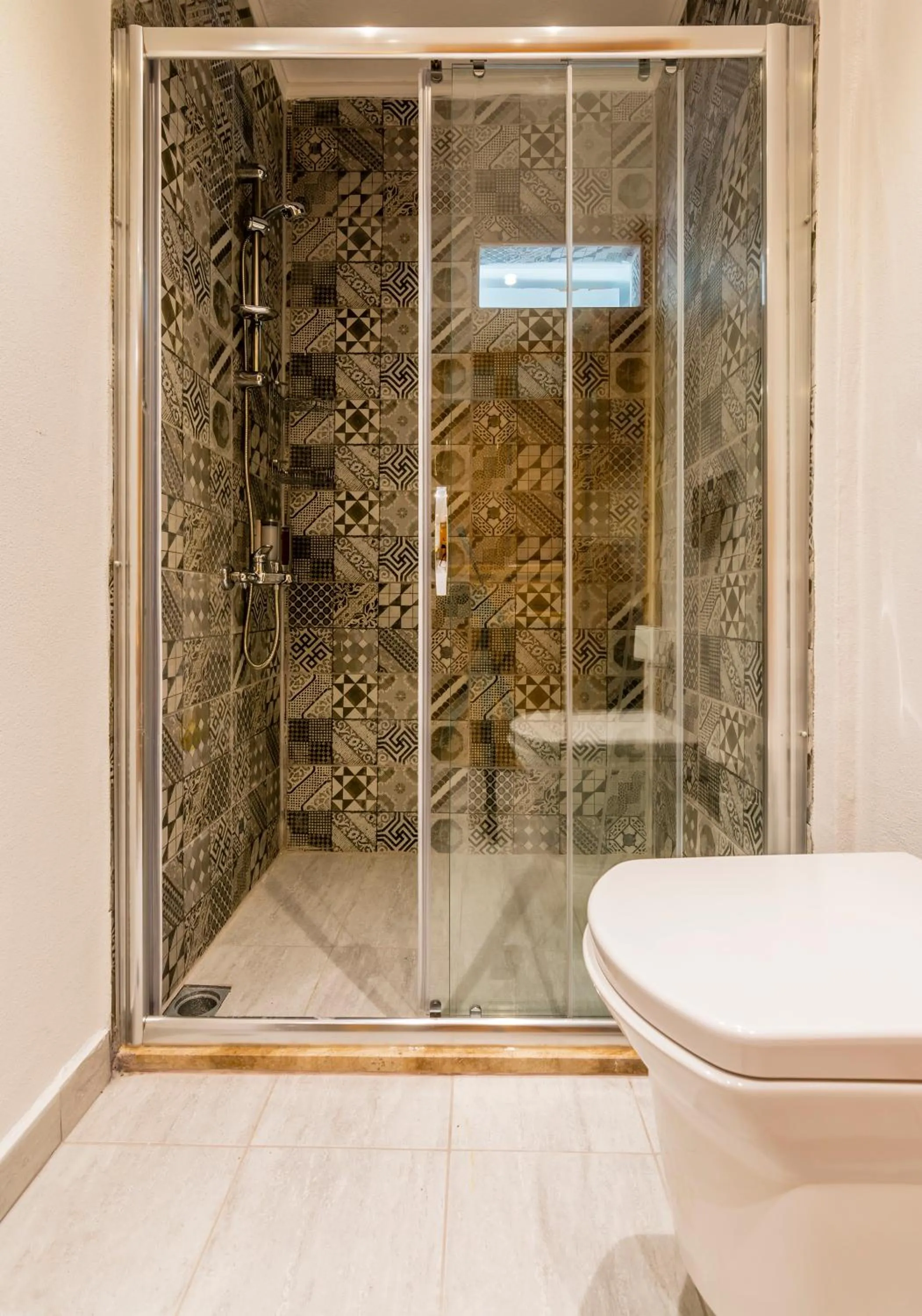 Shower in Calypso Cozy Suites