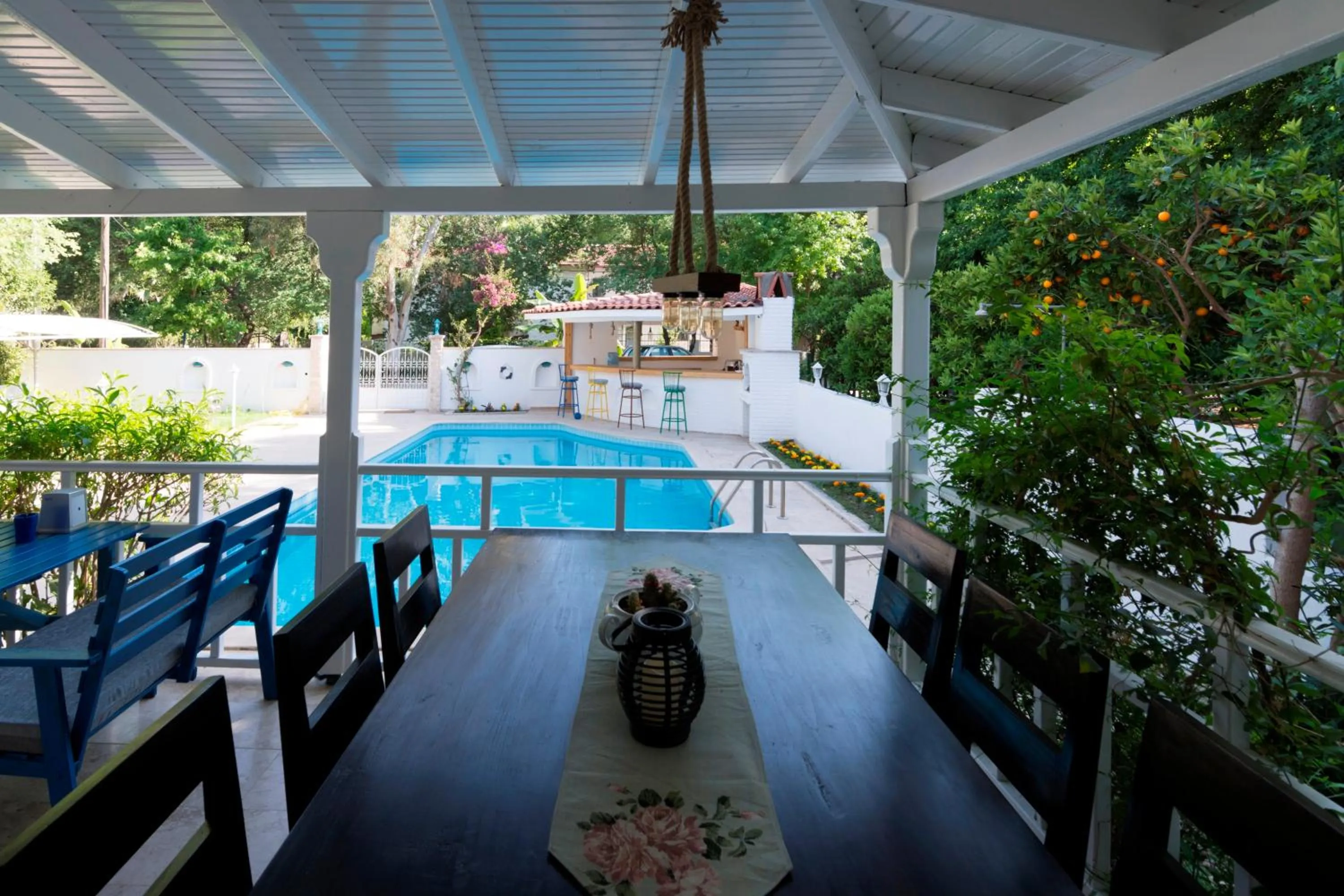 Lunch in Calypso Cozy Suites