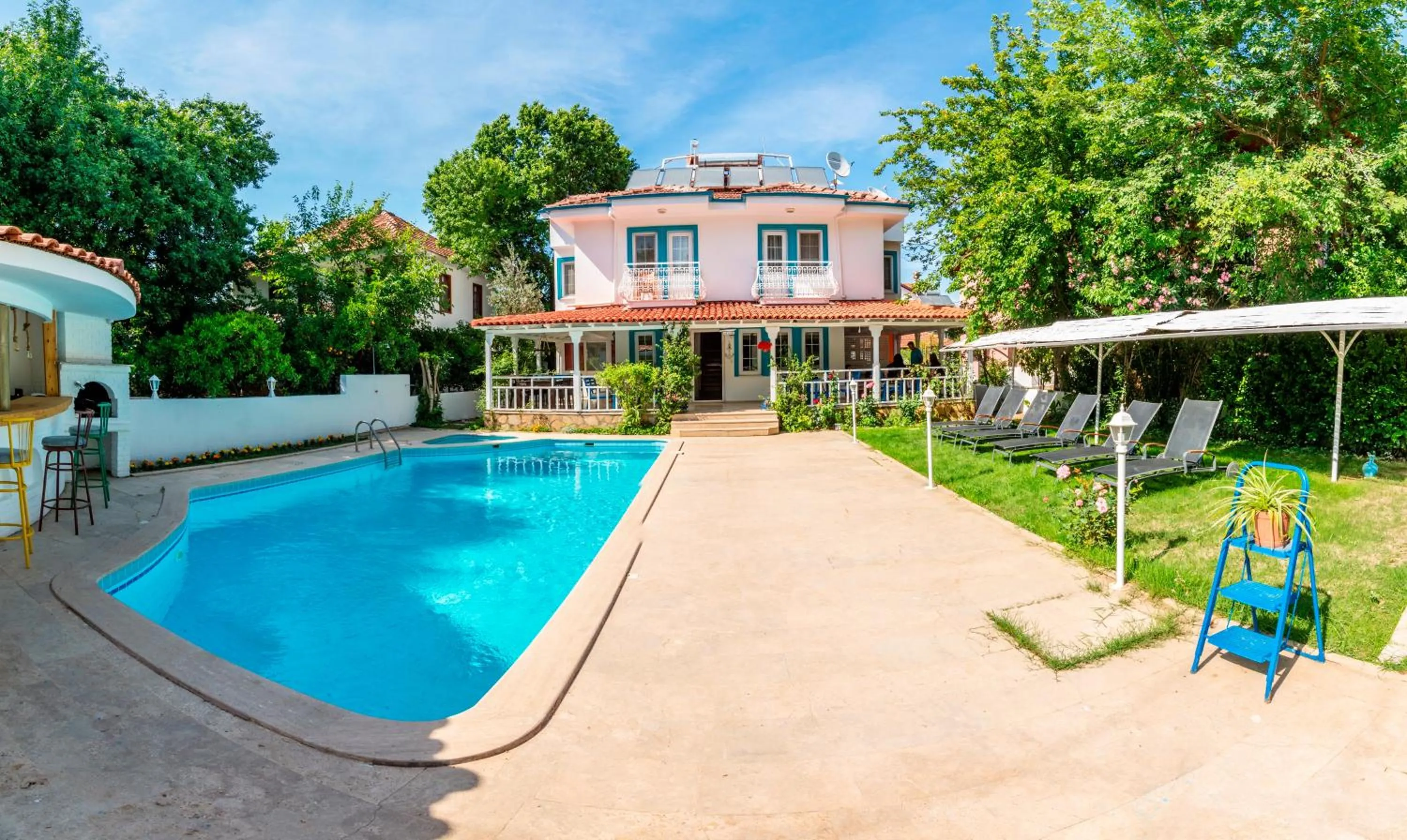 Swimming pool in Calypso Cozy Suites