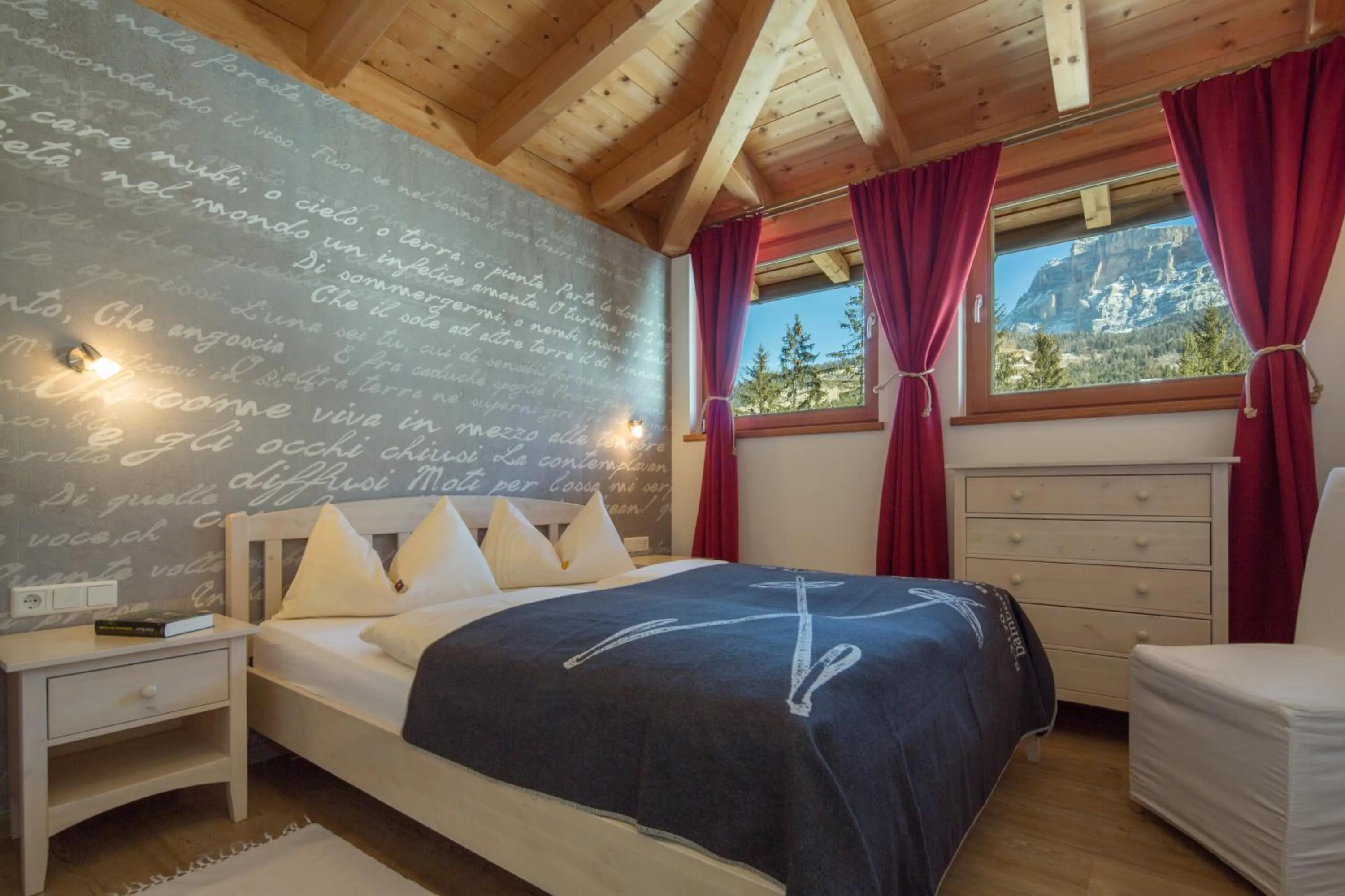 Photo of the whole room, Bed in Appartamenti La Sajun & Les Viles