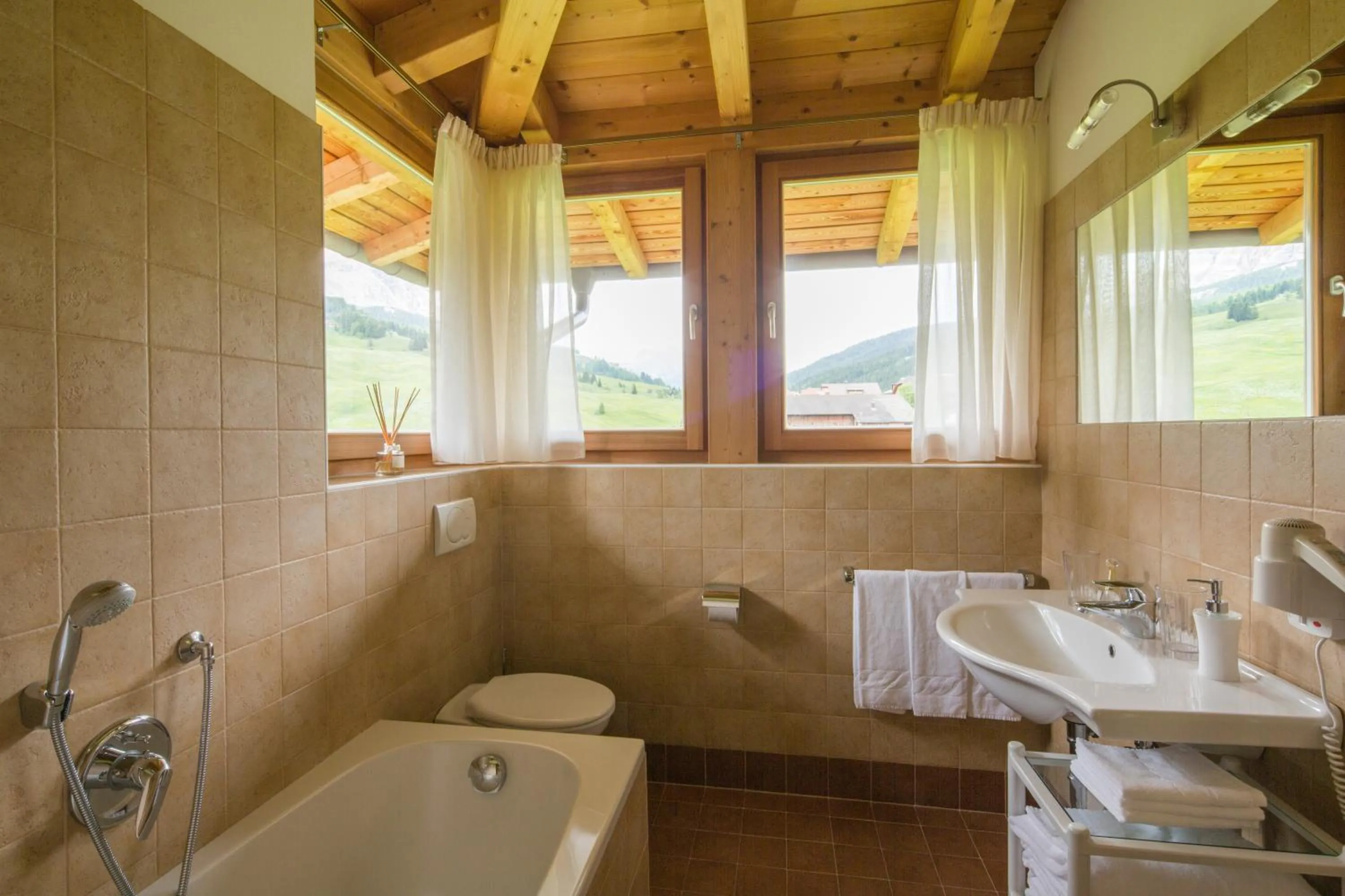 Bathroom in Appartamenti La Sajun & Les Viles