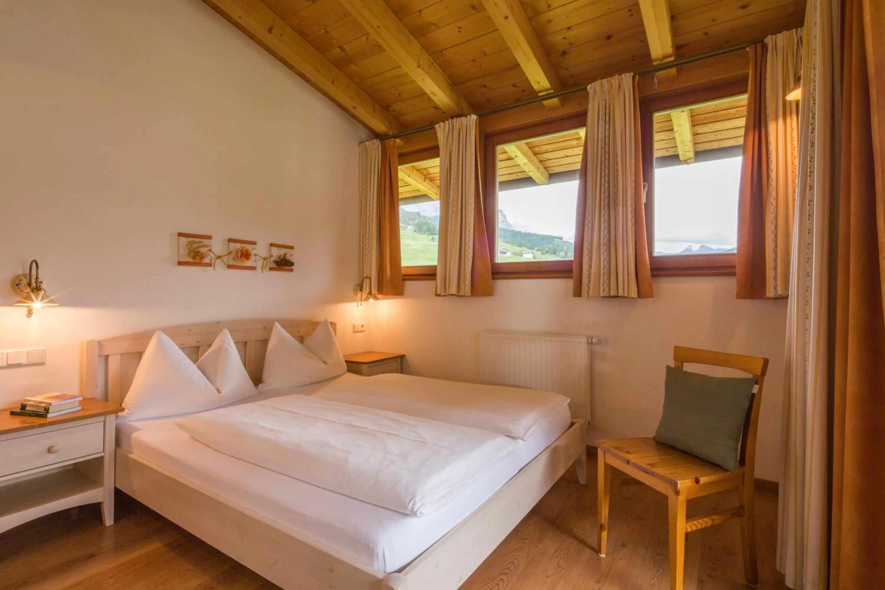 Bedroom, Bed in Appartamenti La Sajun & Les Viles