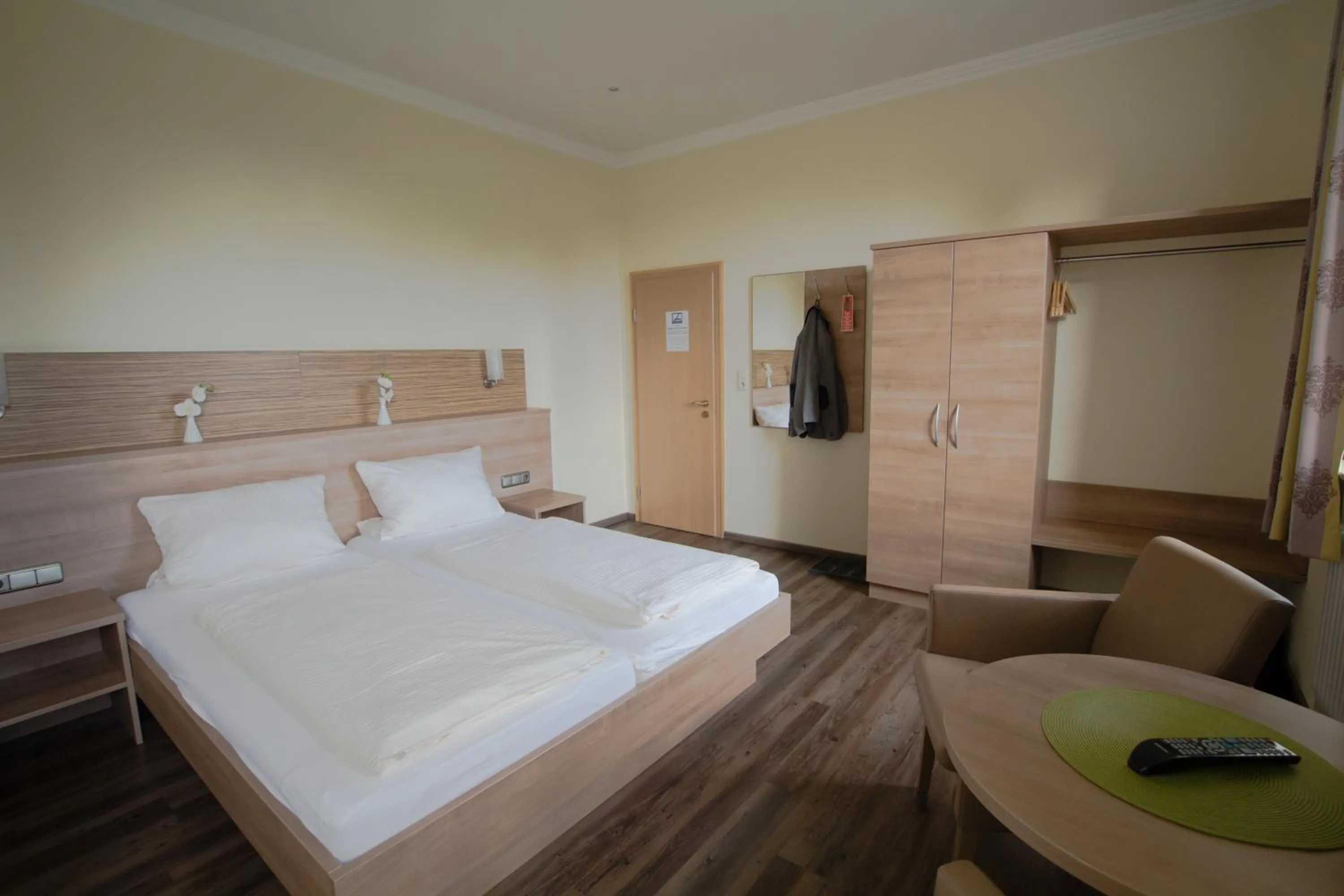 Photo of the whole room, Bed in BB Haus Neugebauer Garni