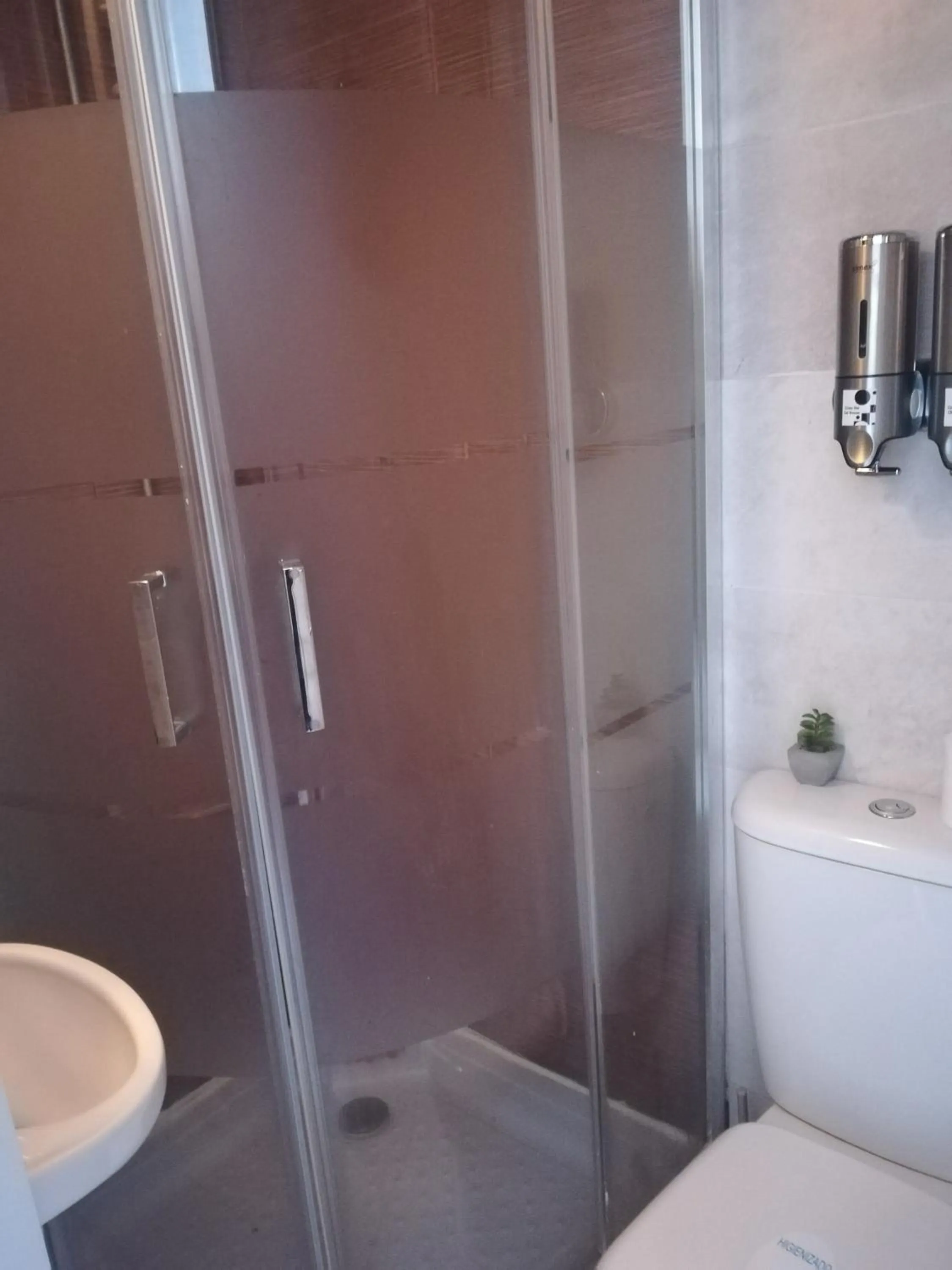 Shower in Hotel Cristo Rei