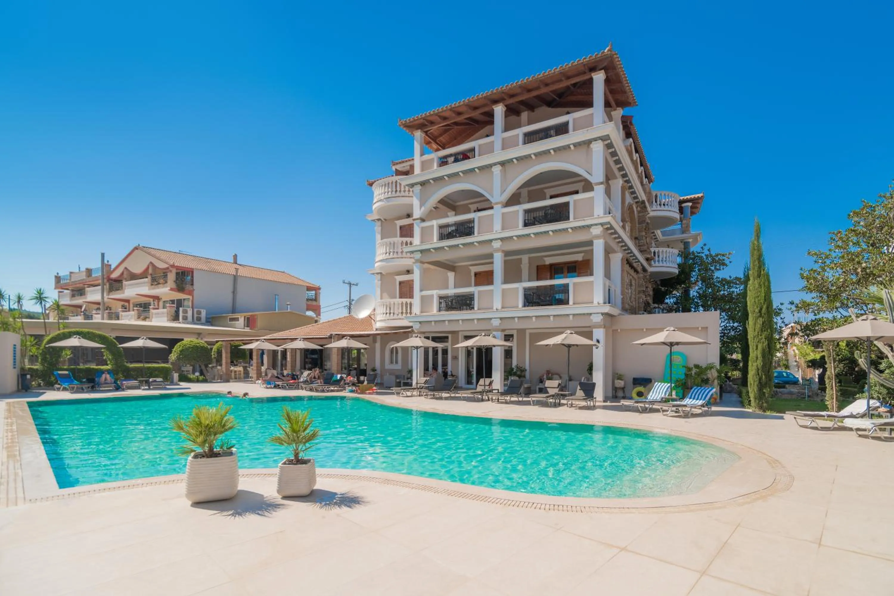 Property building in Plaza Pallas