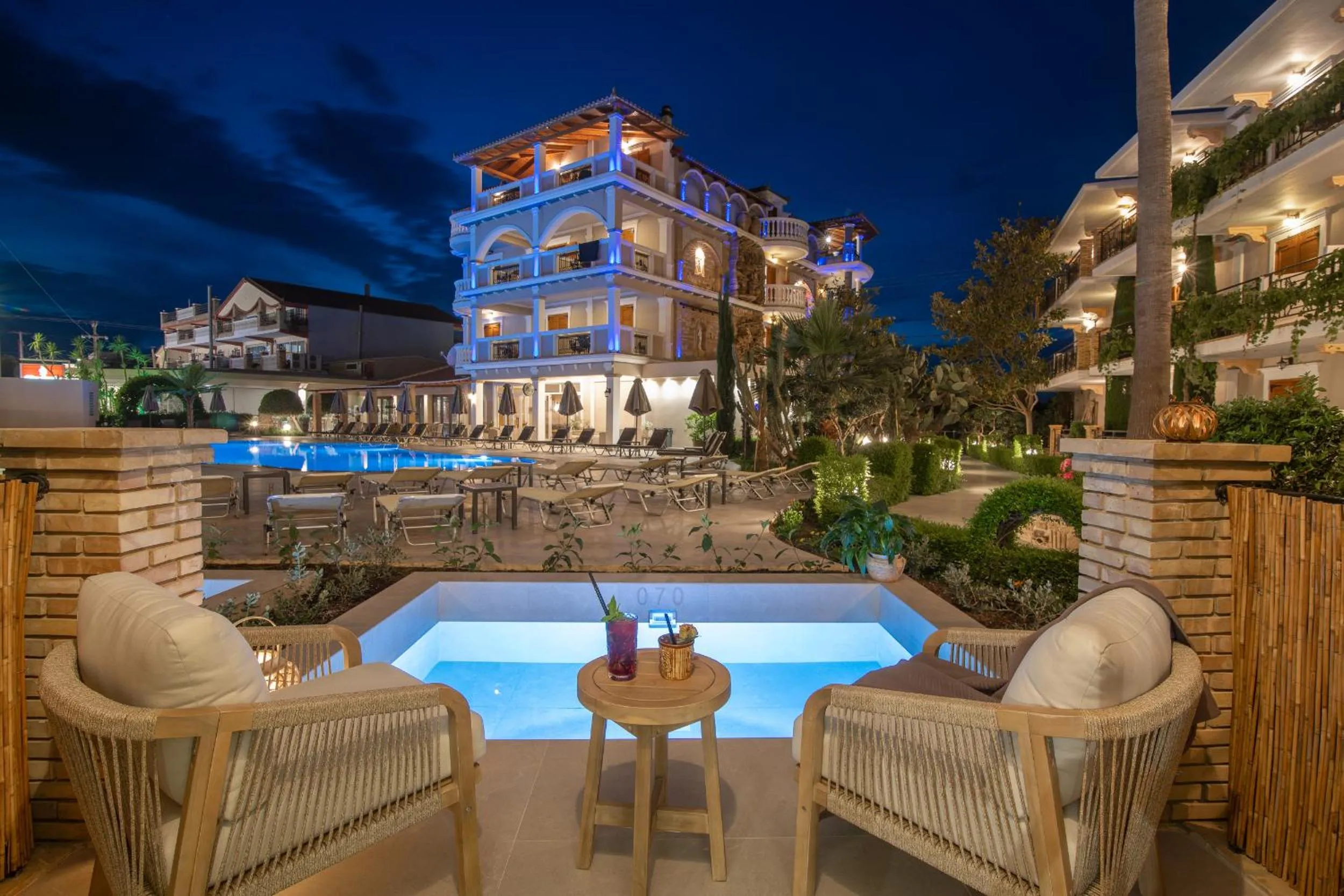 Seating area in Plaza Pallas