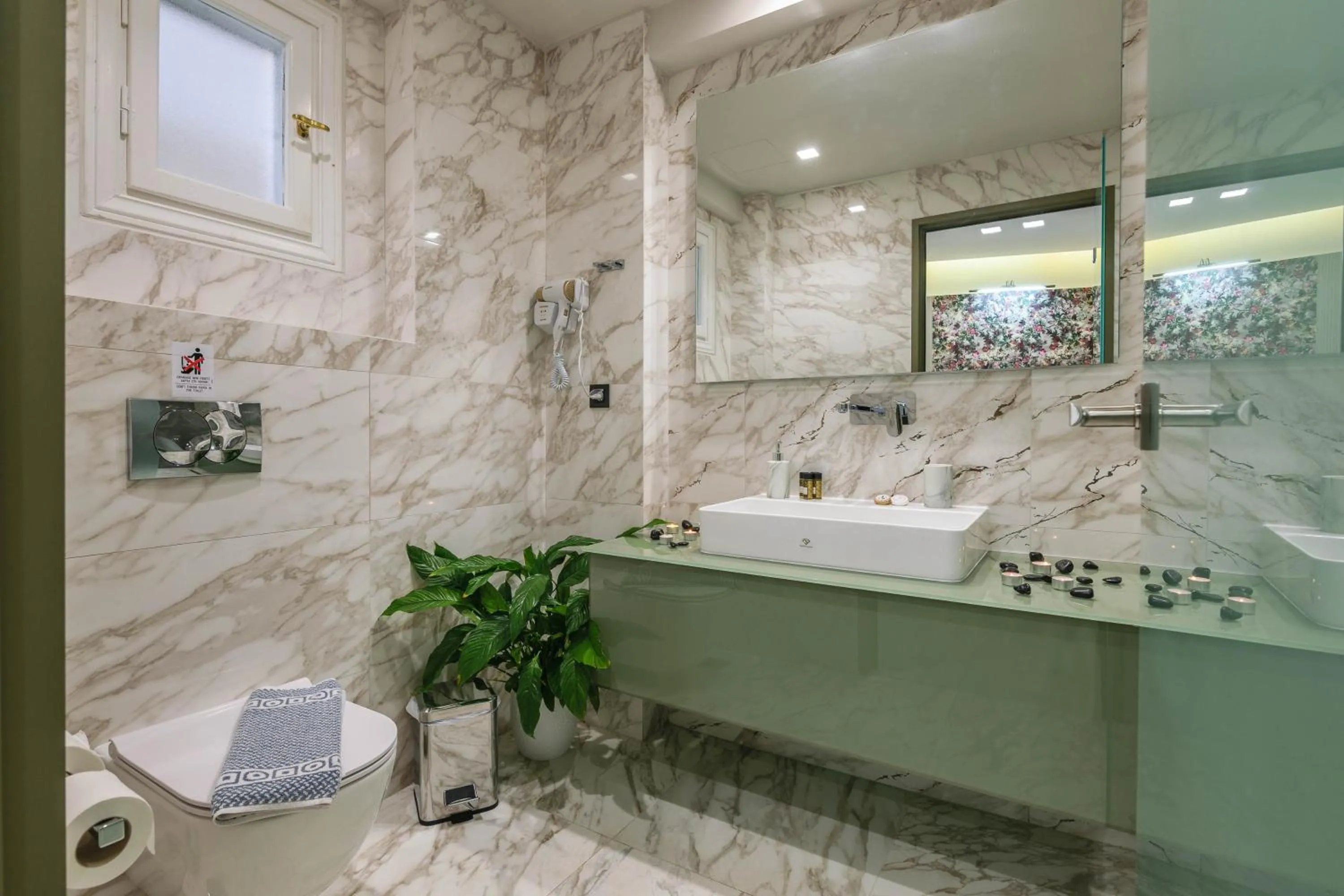 Bathroom in Plaza Pallas