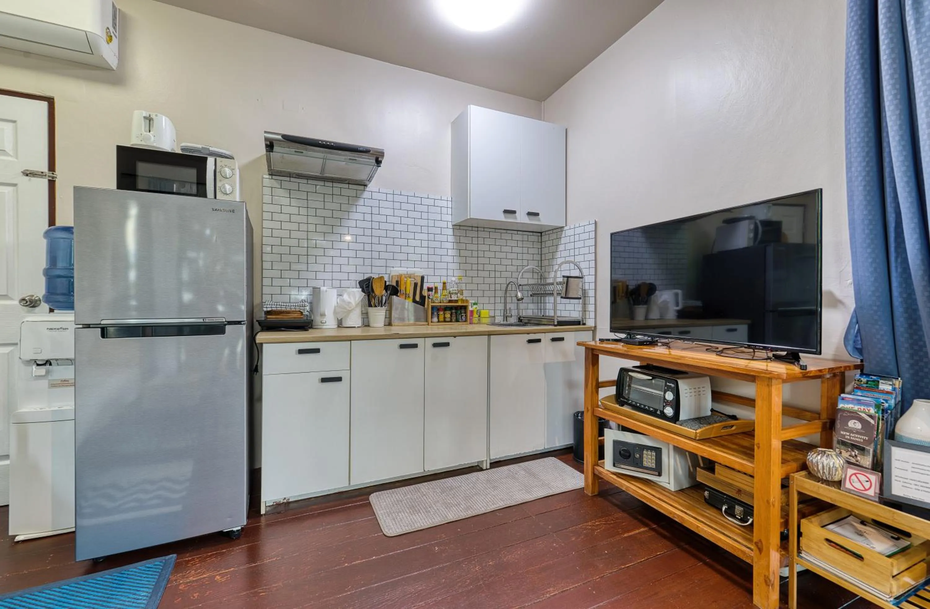 TV and multimedia in Jasmine Garden Bungalow