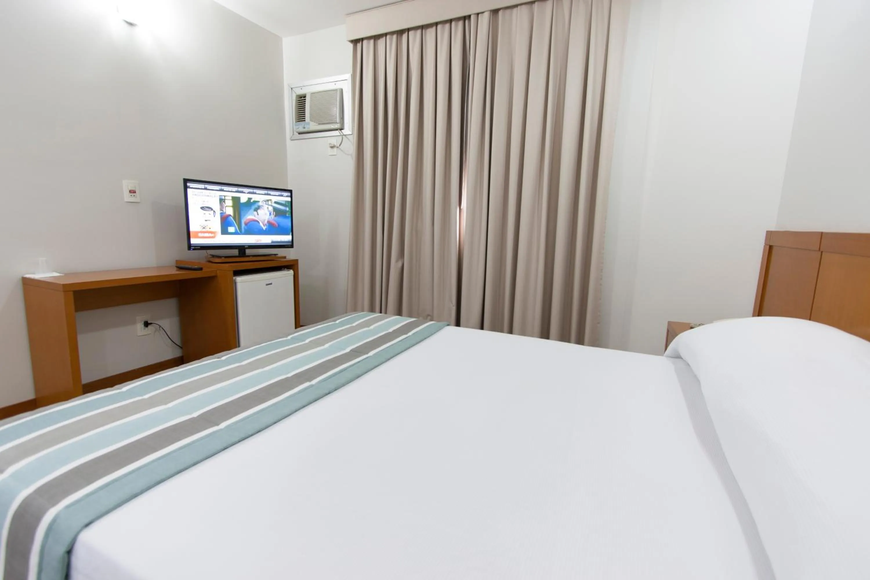 TV and multimedia, Bed in Di Giulio Hotel