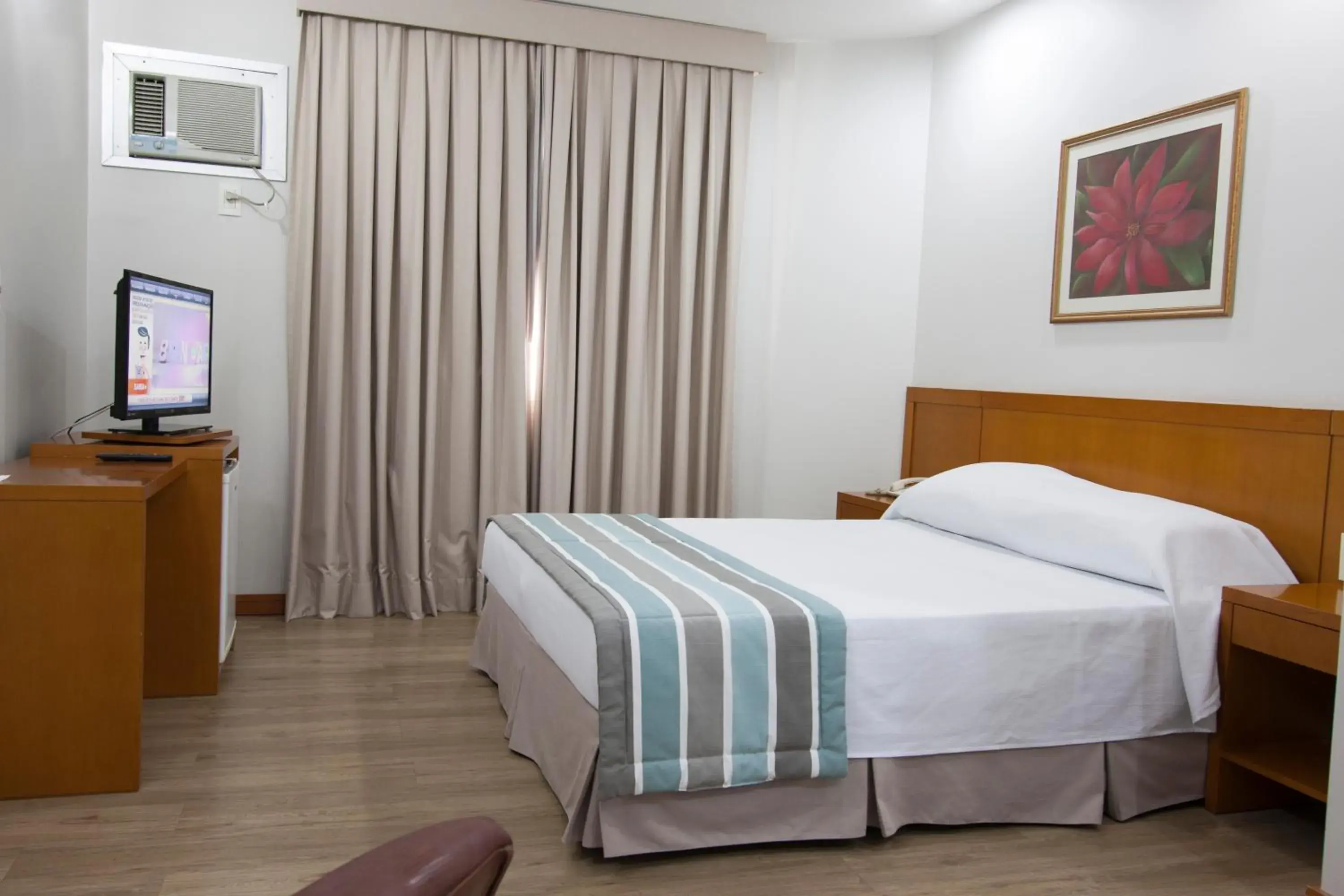 TV and multimedia, Bed in Di Giulio Hotel TV and multimedia, Bed in Di Giulio Hotel