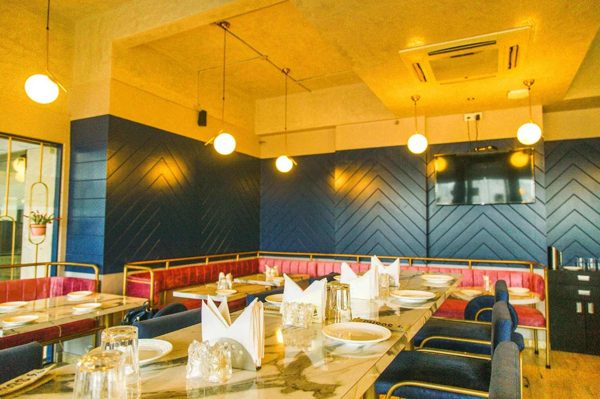 Restaurant/places to eat in FabHotel Sahar Garden - Nr Mumbai International Airport