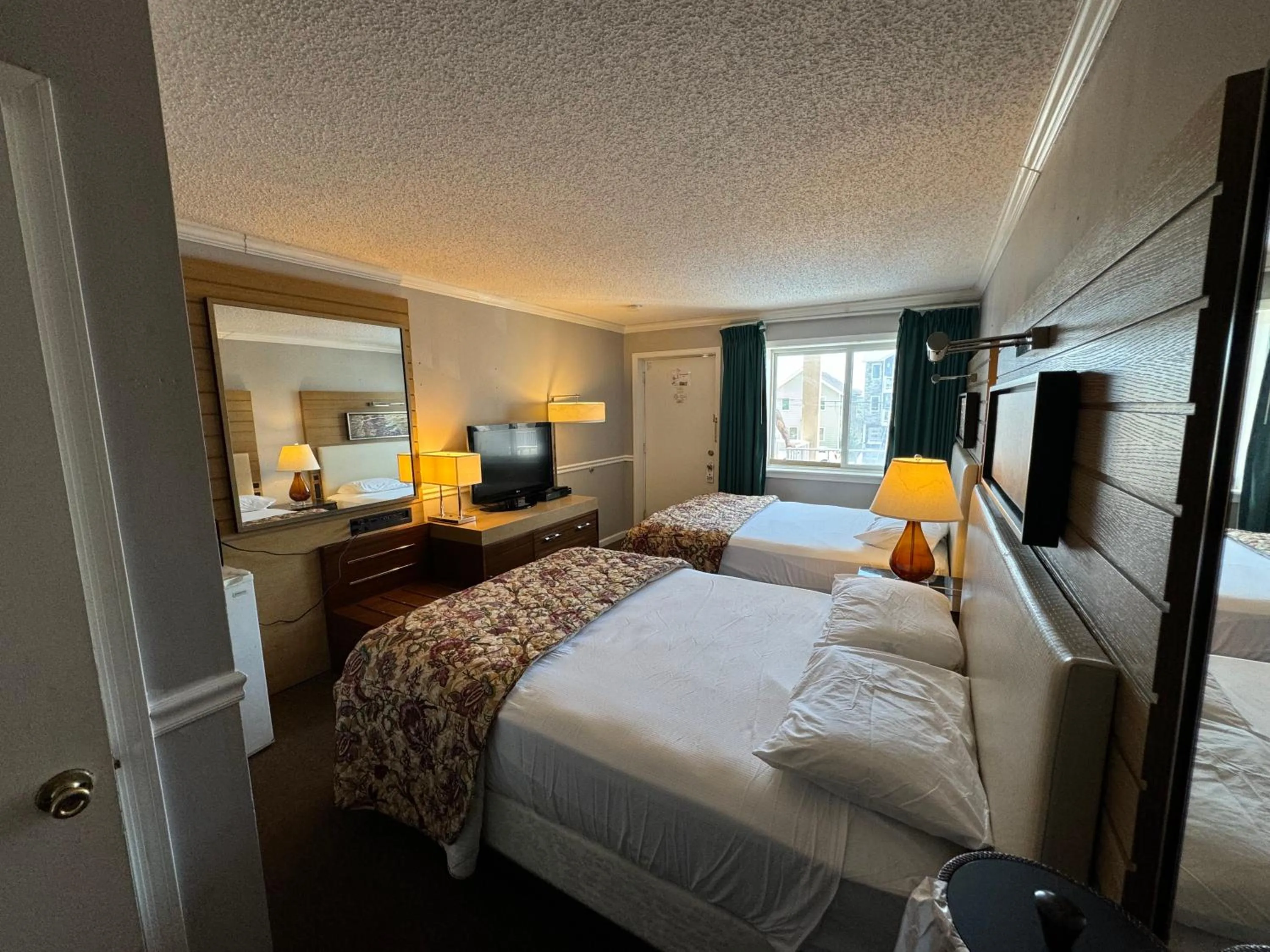 View (from property/room), Bed in Bay Breeze Motel