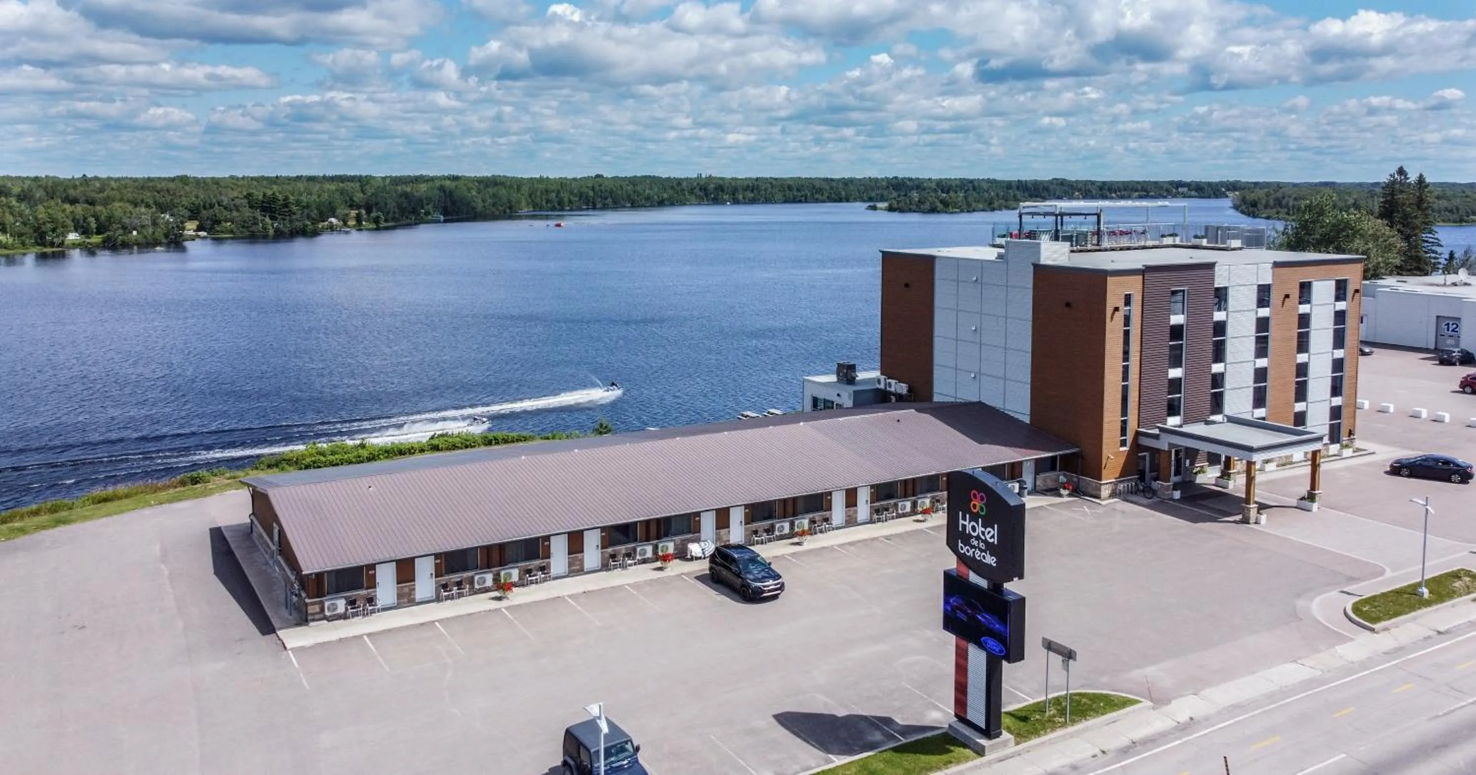 Property building in Hotel De La Borealie