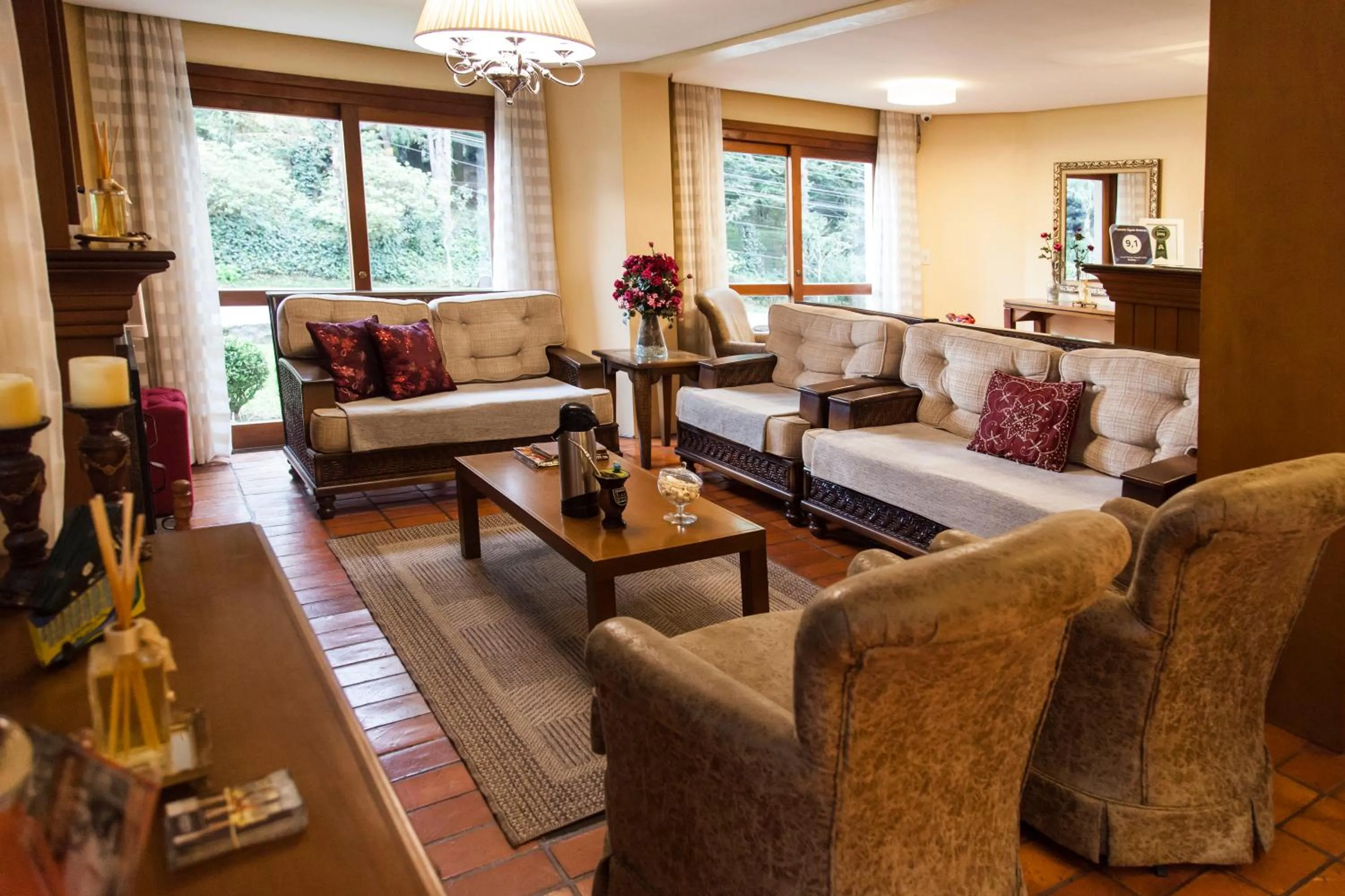 Communal lounge/ TV room in Pousada Águia Branca