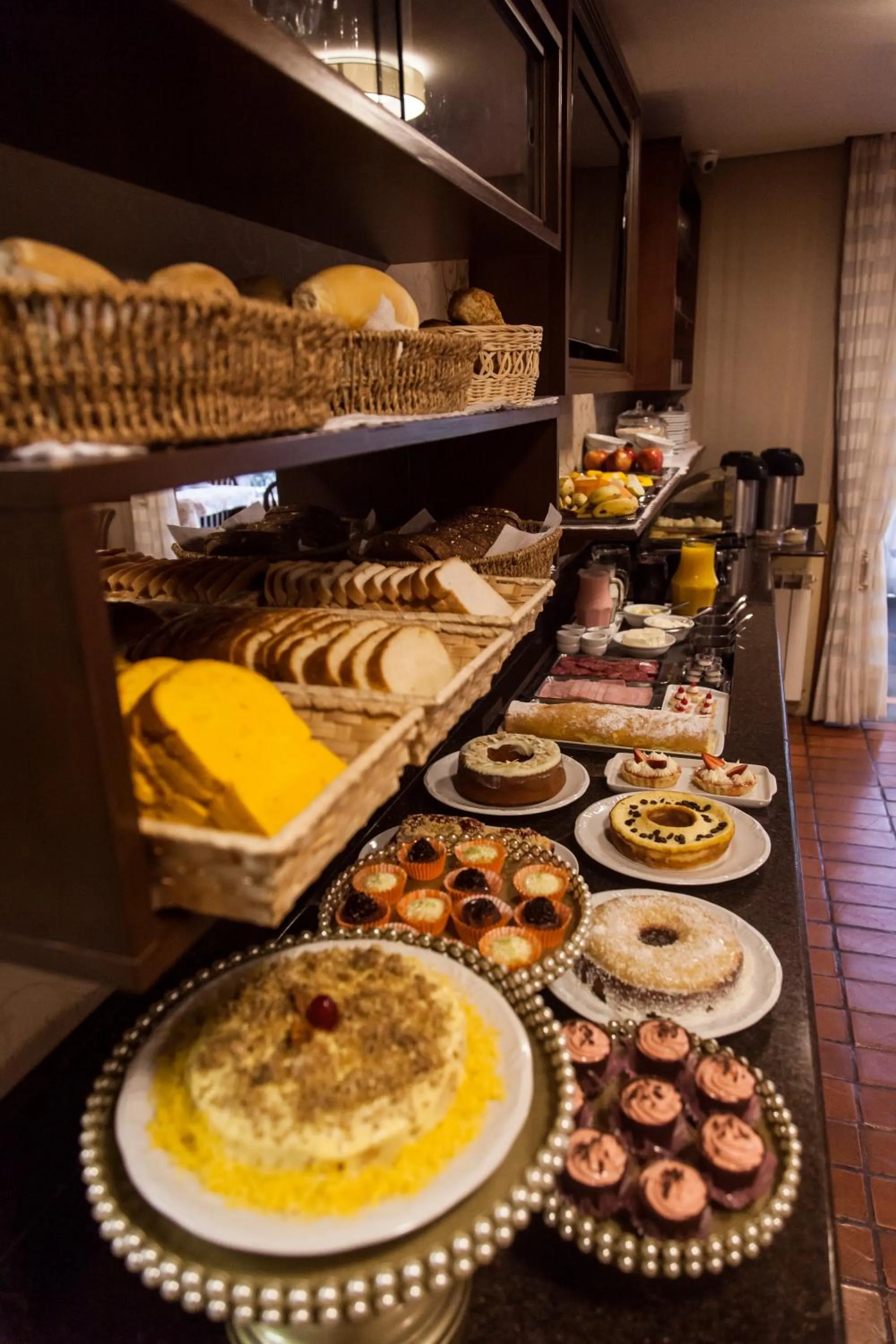 Buffet breakfast in Pousada Águia Branca