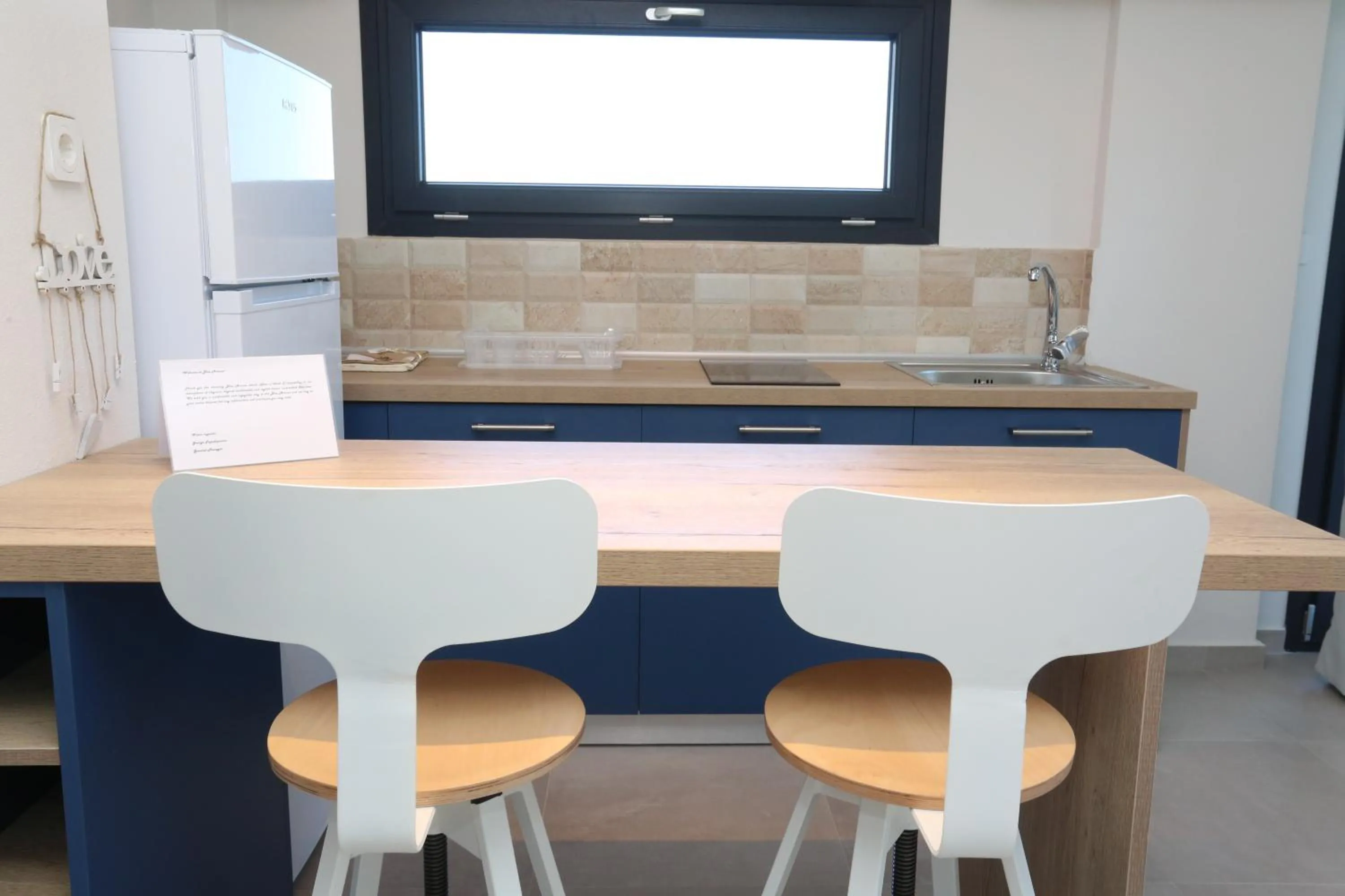 Kitchen or kitchenette in Blue Avenue