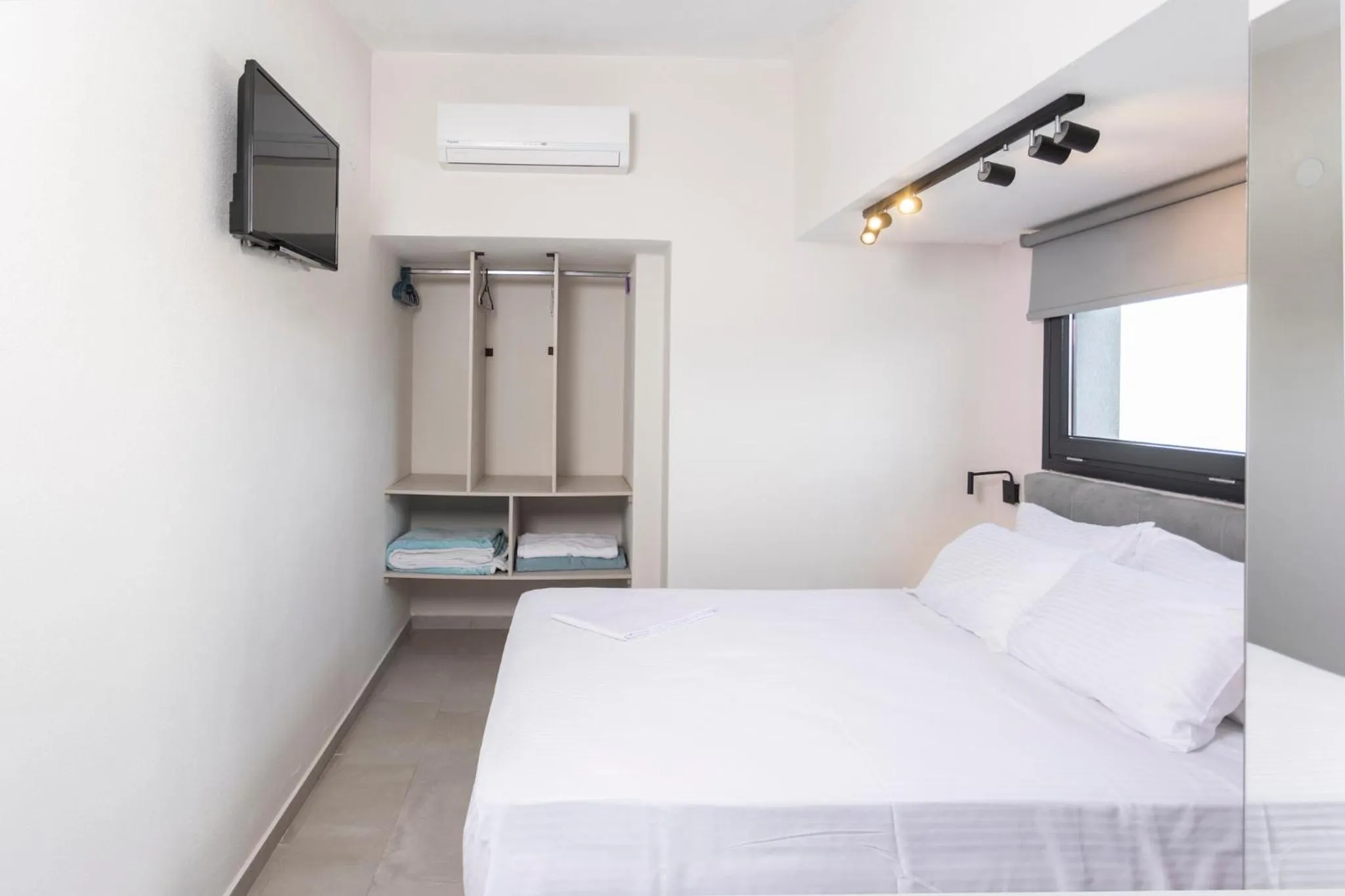 Bedroom, Bed in Blue Avenue