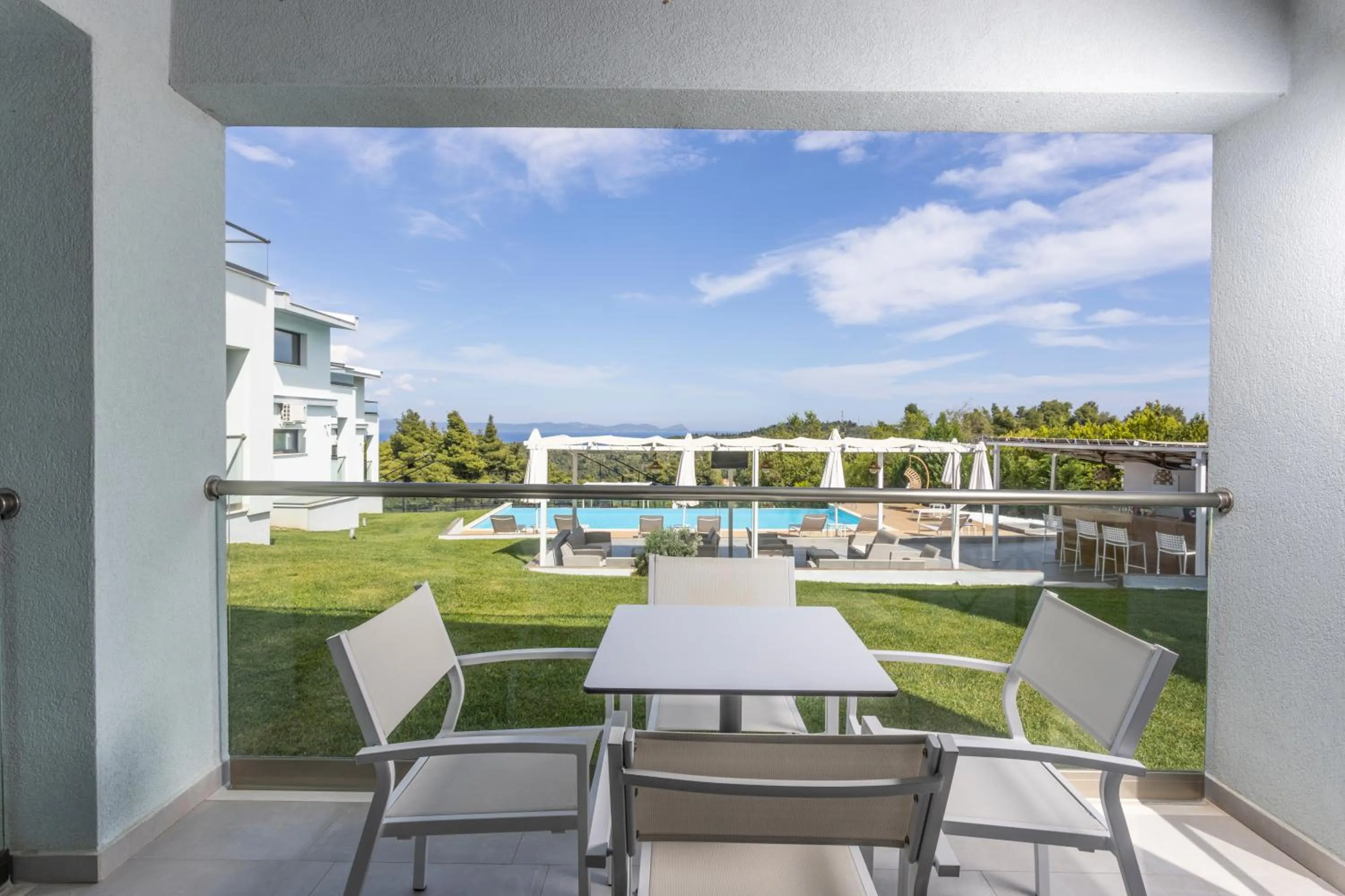 Balcony/Terrace in Blue Avenue