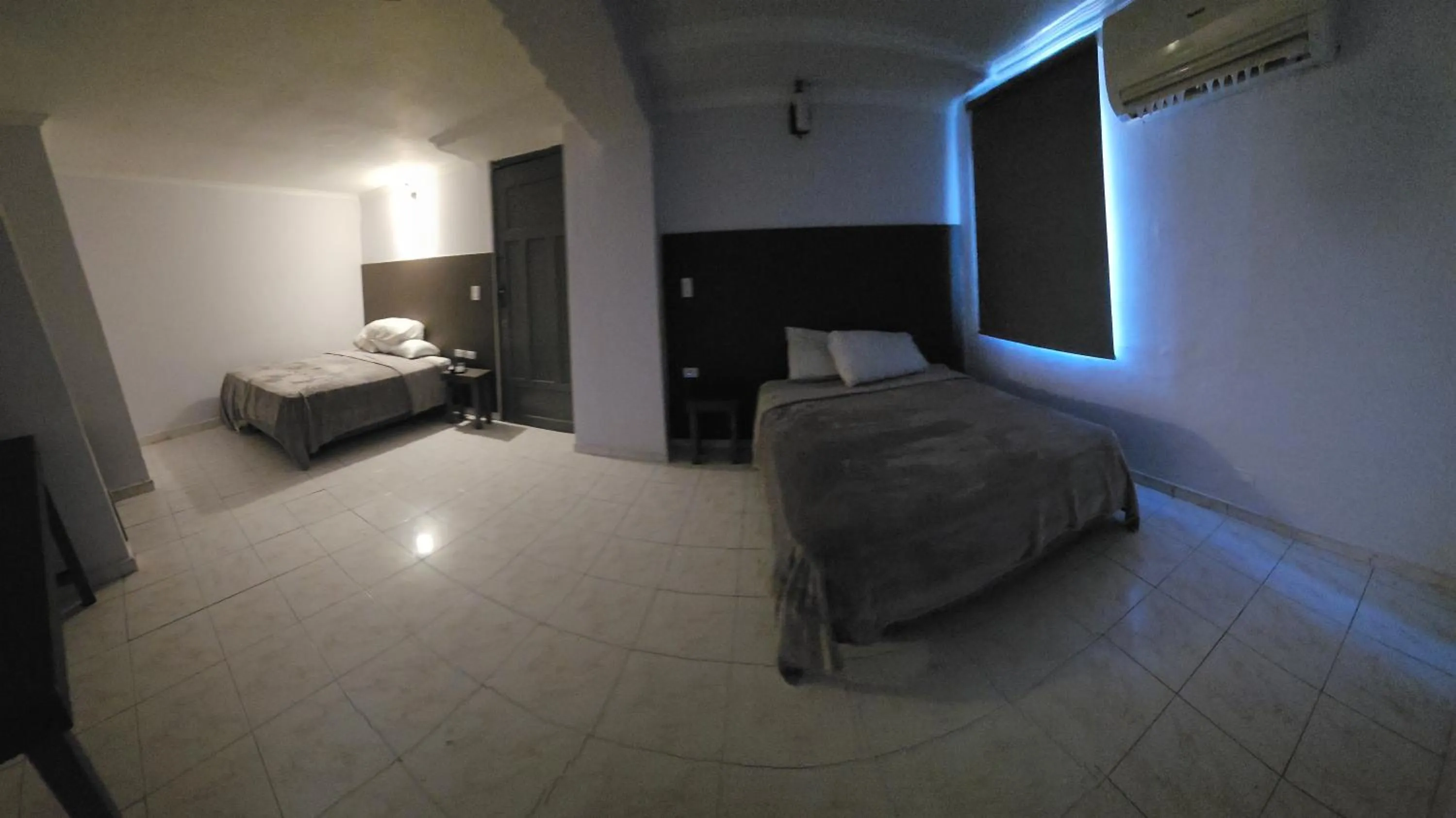 Bed in Hotel Montreal