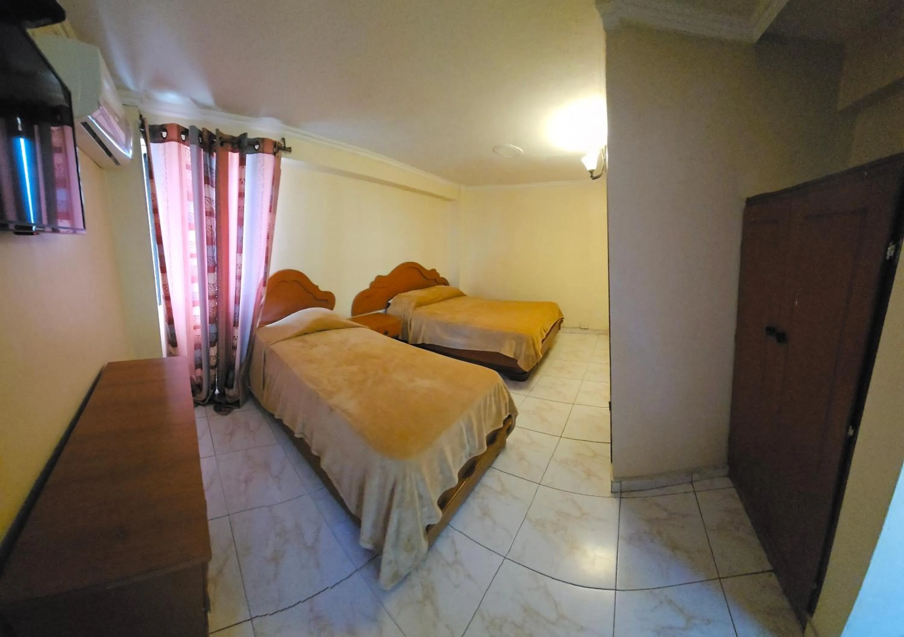 Bed in Hotel Montreal